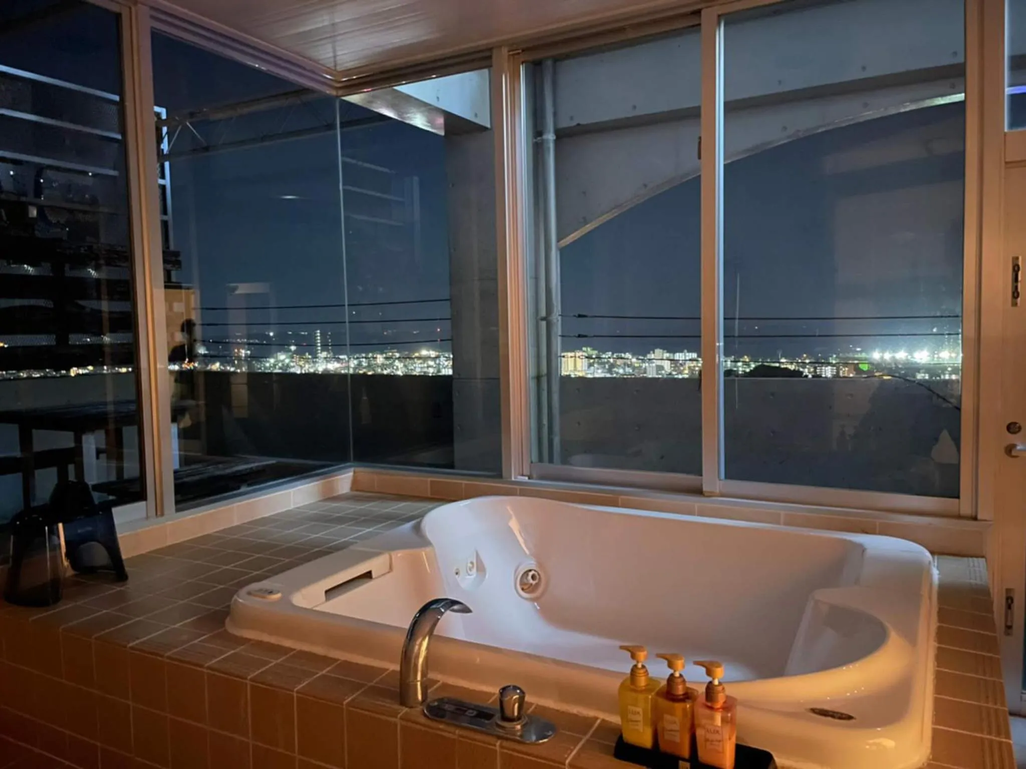 HOTEL PACIFIC VIEW Rental car included & pet-friendly