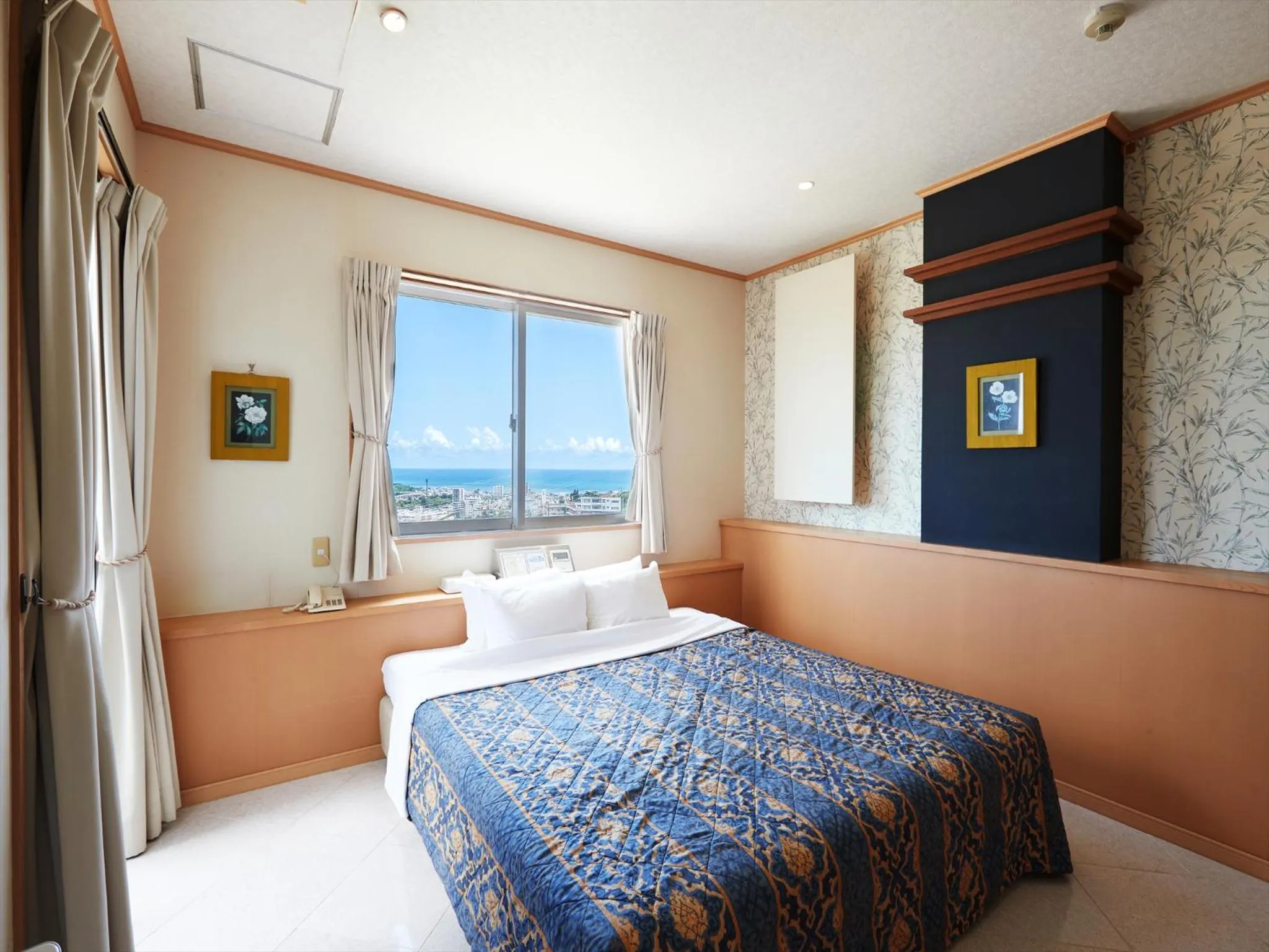 Double Room in Hotel Pacific View