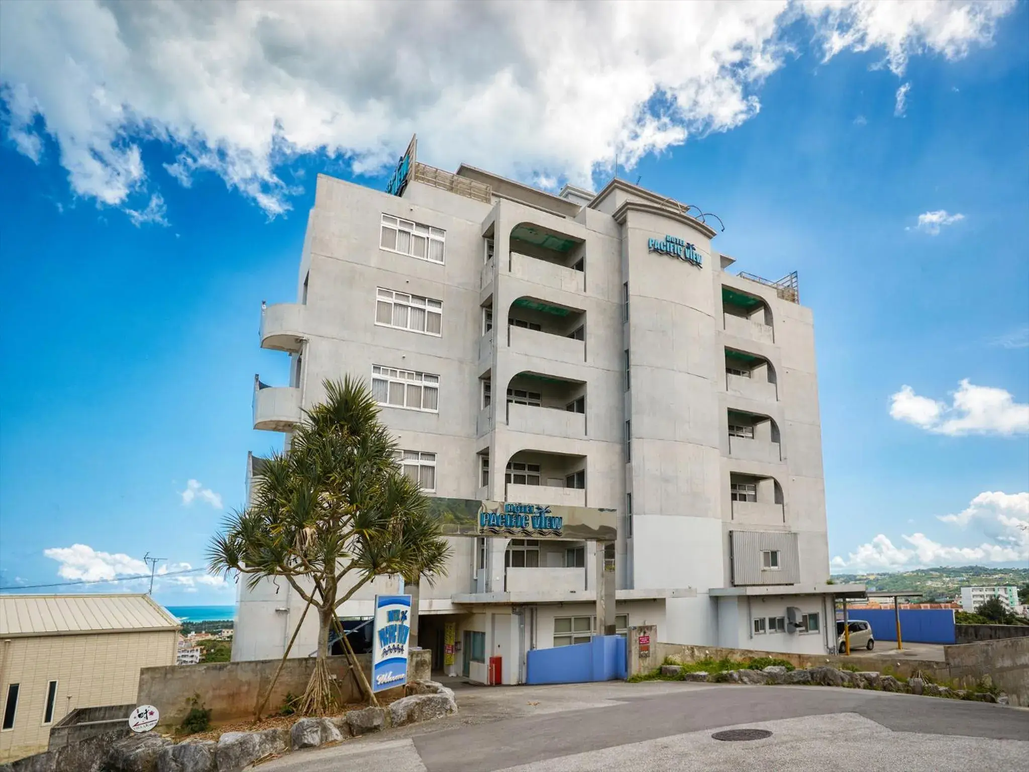 Property building in HOTEL PACIFIC VIEW Rental car included & pet-friendly Property building in HOTEL PACIFIC VIEW Rental car included & pet-friendly