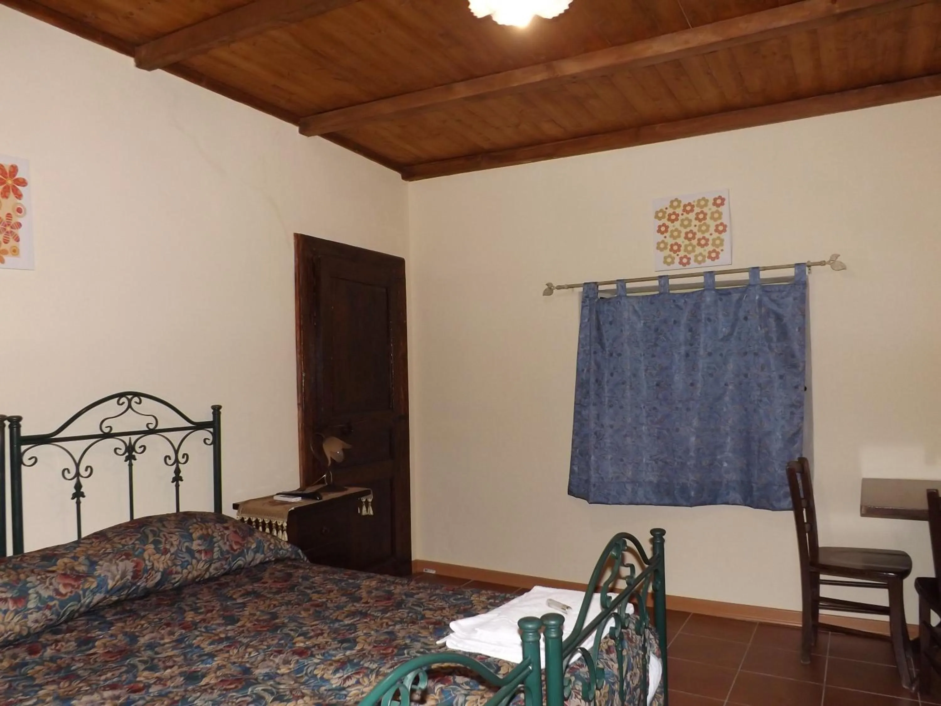 Photo of the whole room, Bed in Albergo Diffuso Borgo Santa Caterina "Vintage"