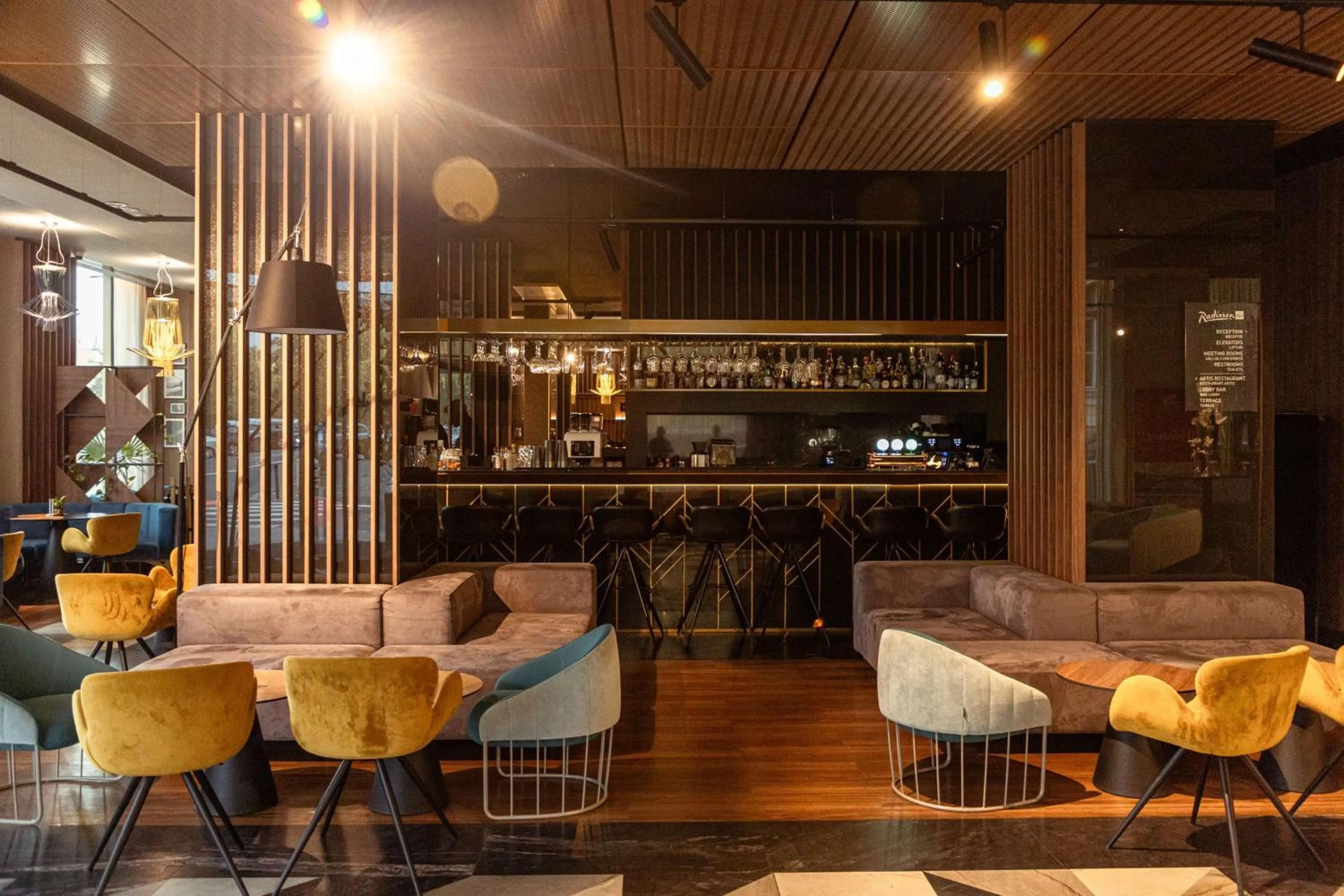 Lounge or bar in Radisson Blu Aurum Hotel, Brasov