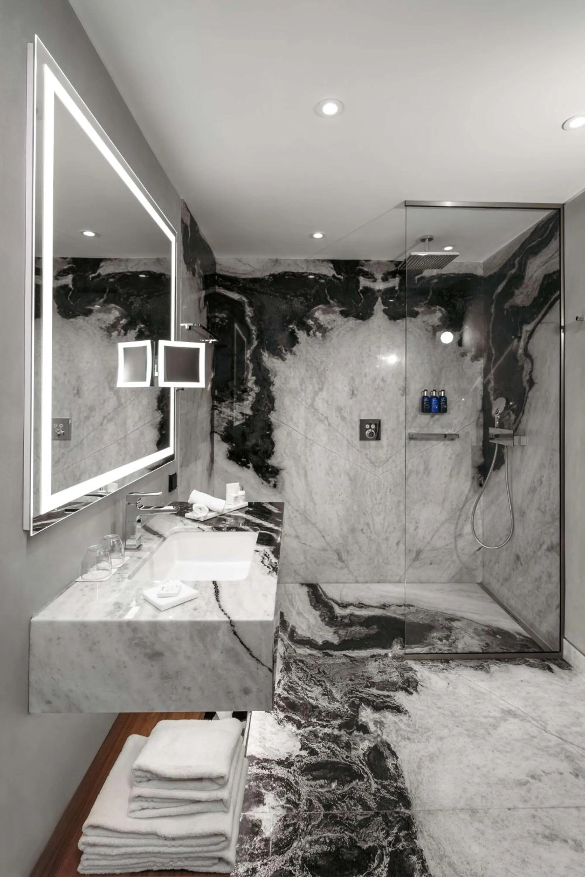 Bathroom in Radisson Blu Aurum Hotel, Brasov