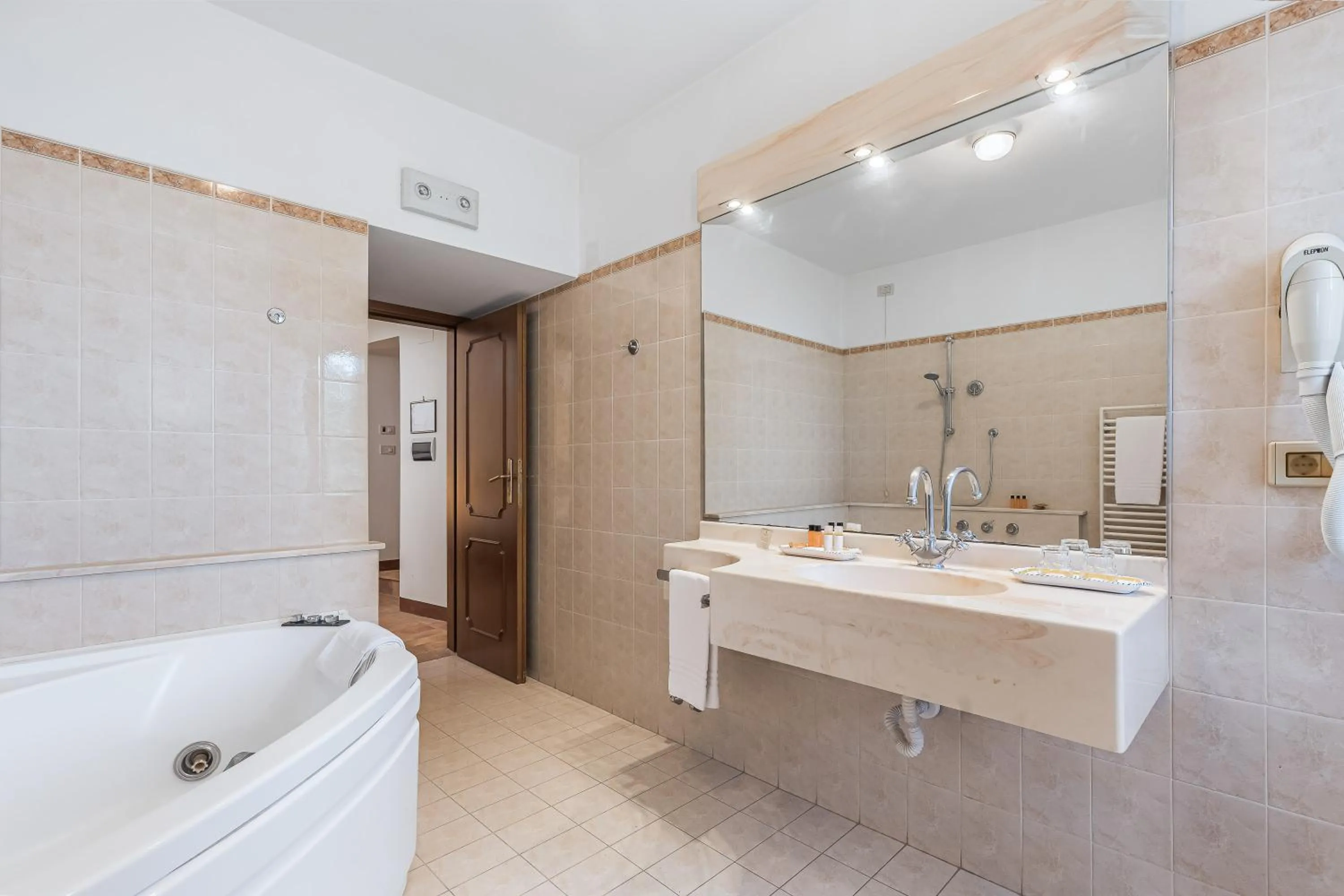 Bathroom in Relais La Fattoria