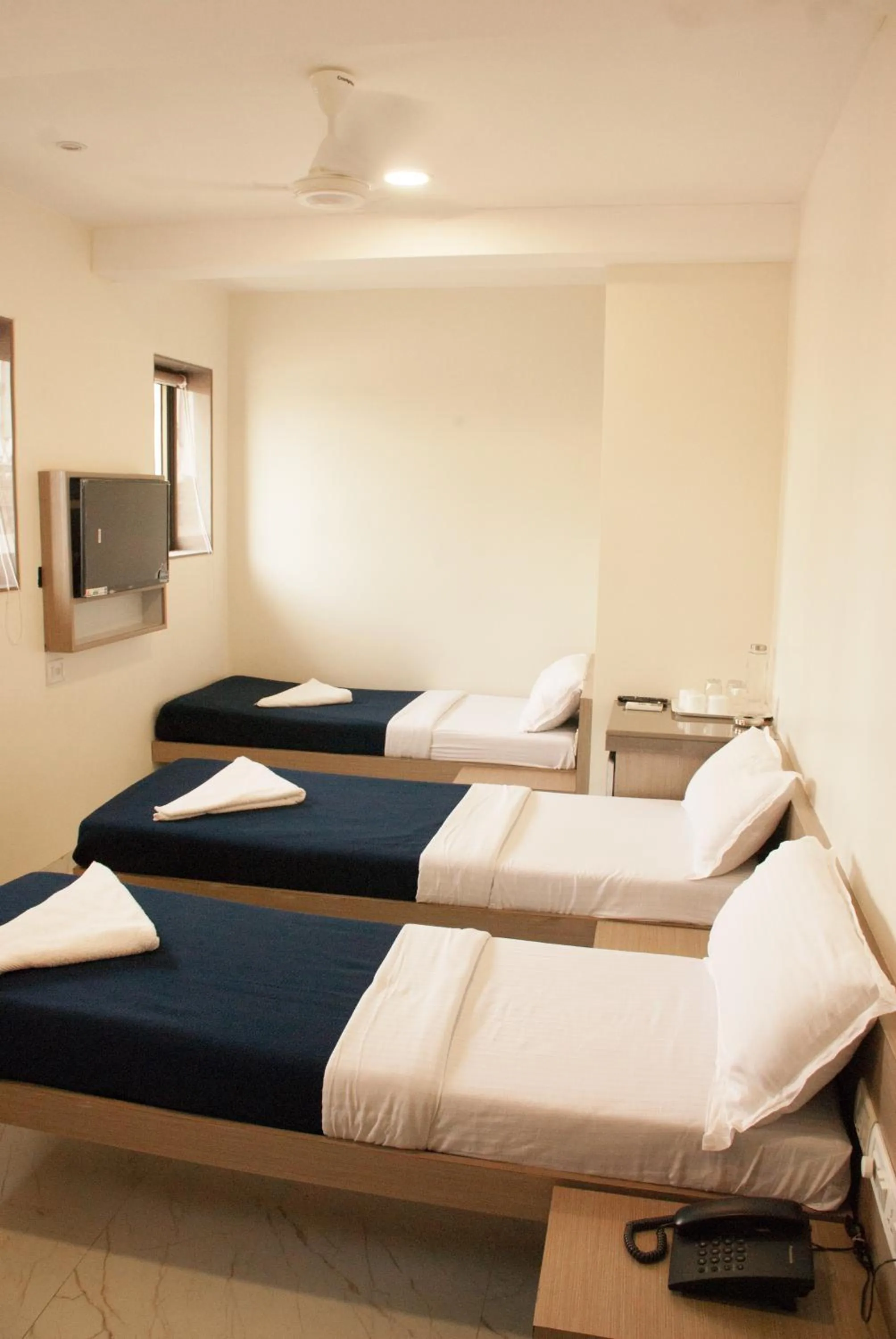 Bedroom, Bed in City Hotel