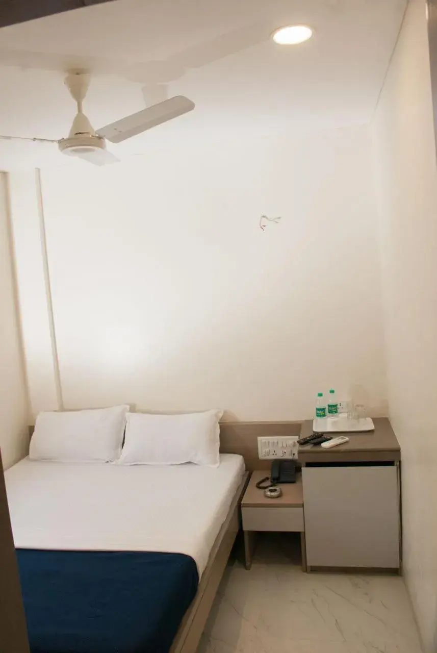 Bed in City Hotel Bed in City Hotel