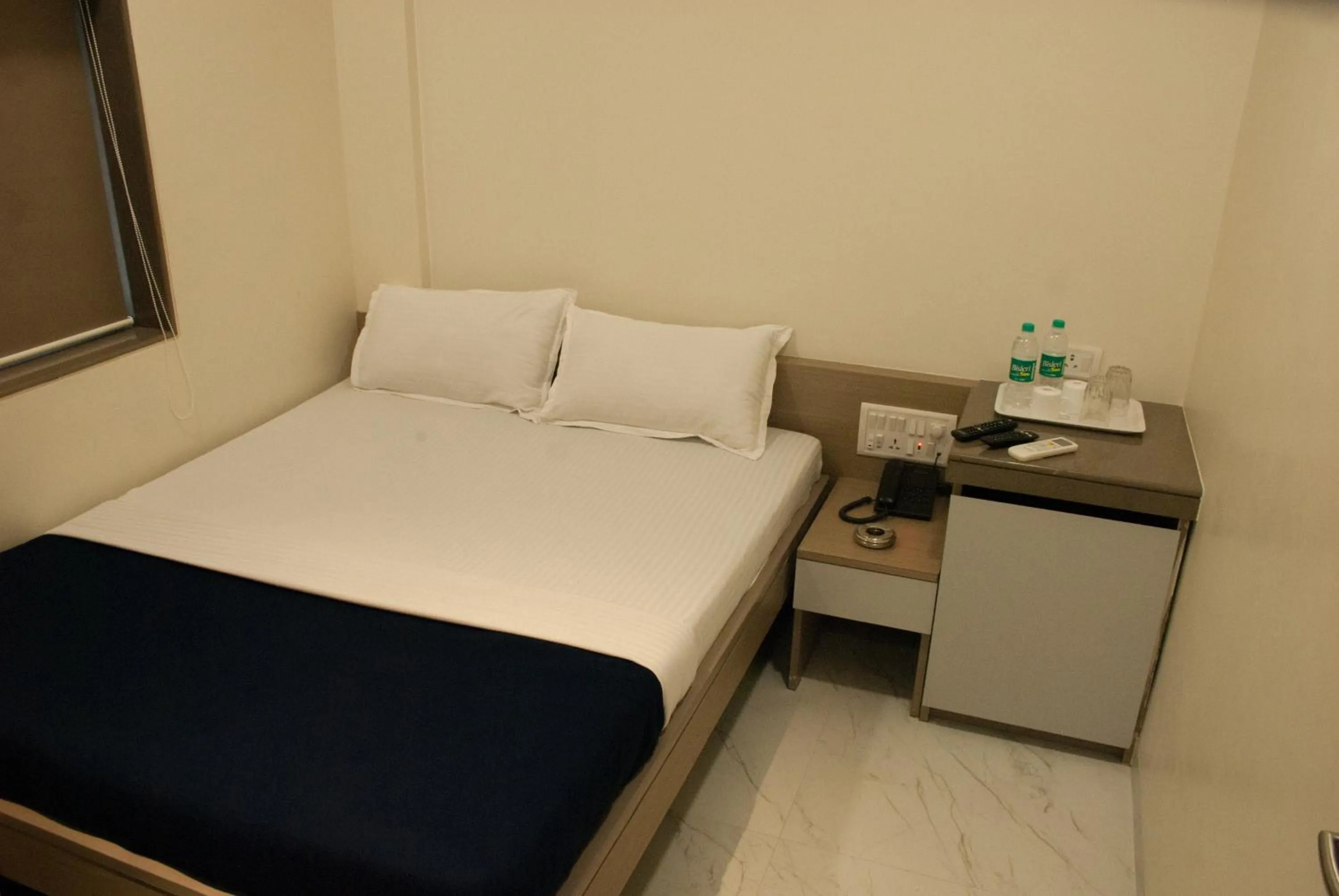 Bedroom, Bed in City Hotel