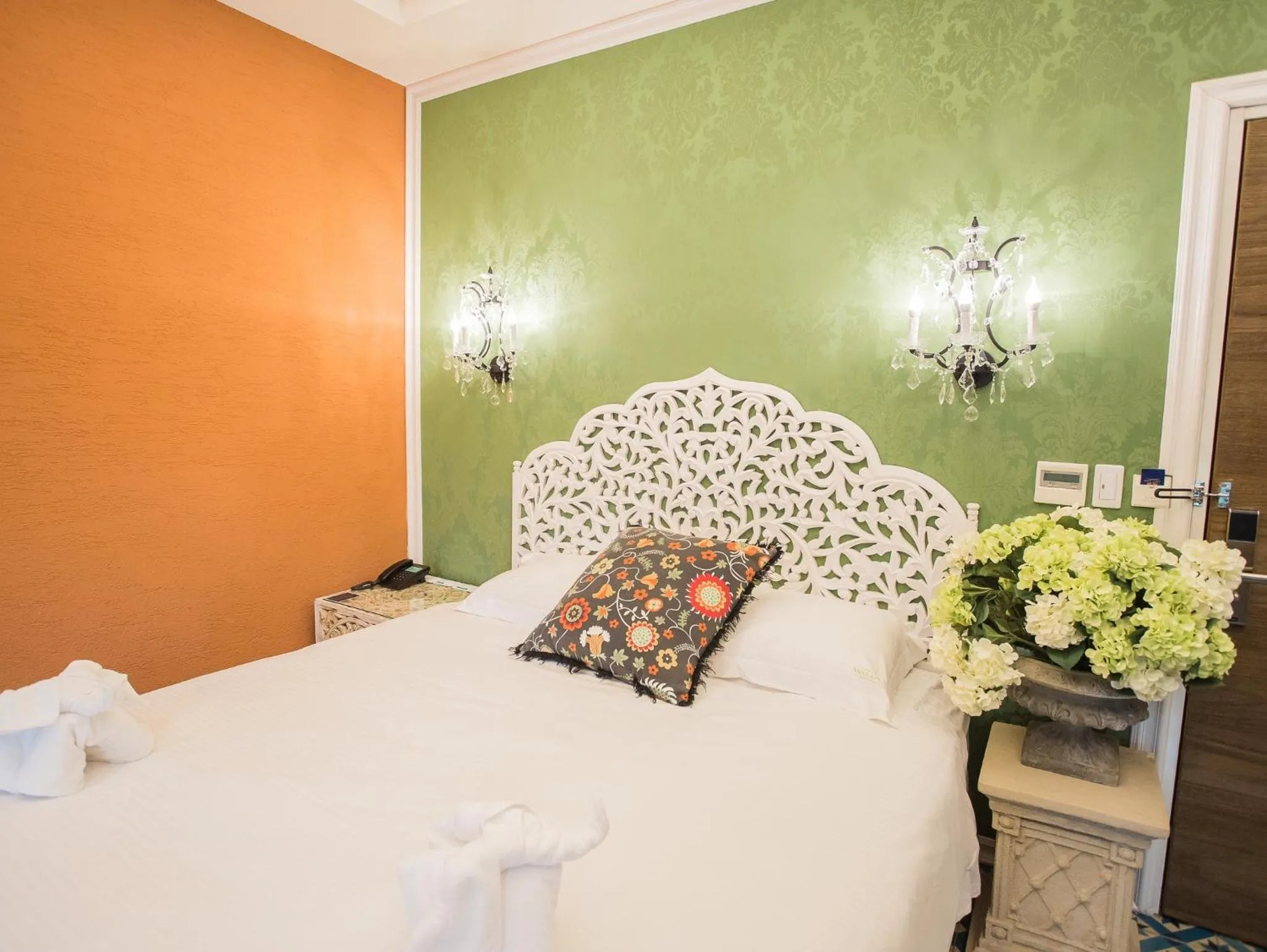 Bed in Anna King Hotel