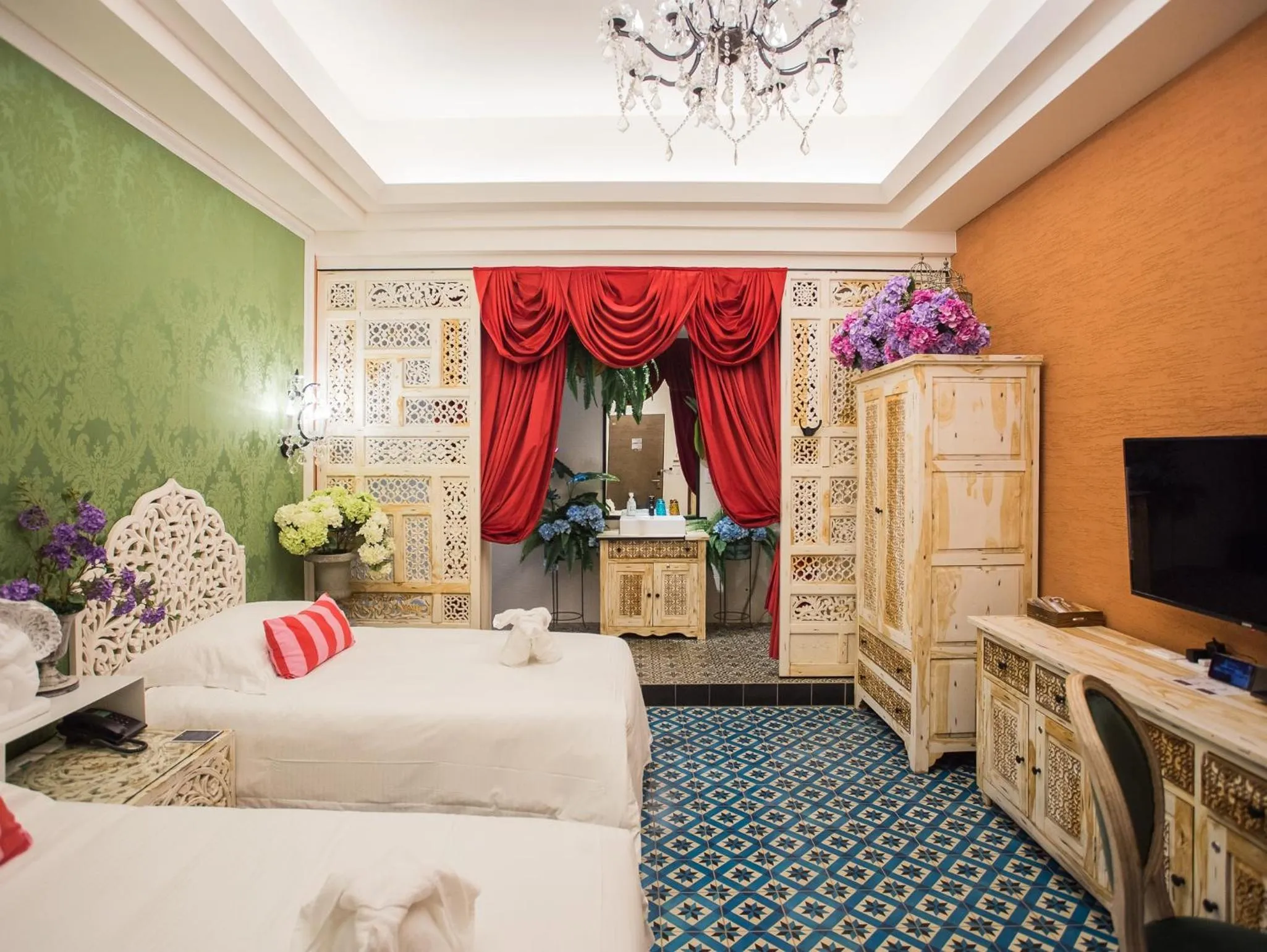 Bed in Anna King Hotel