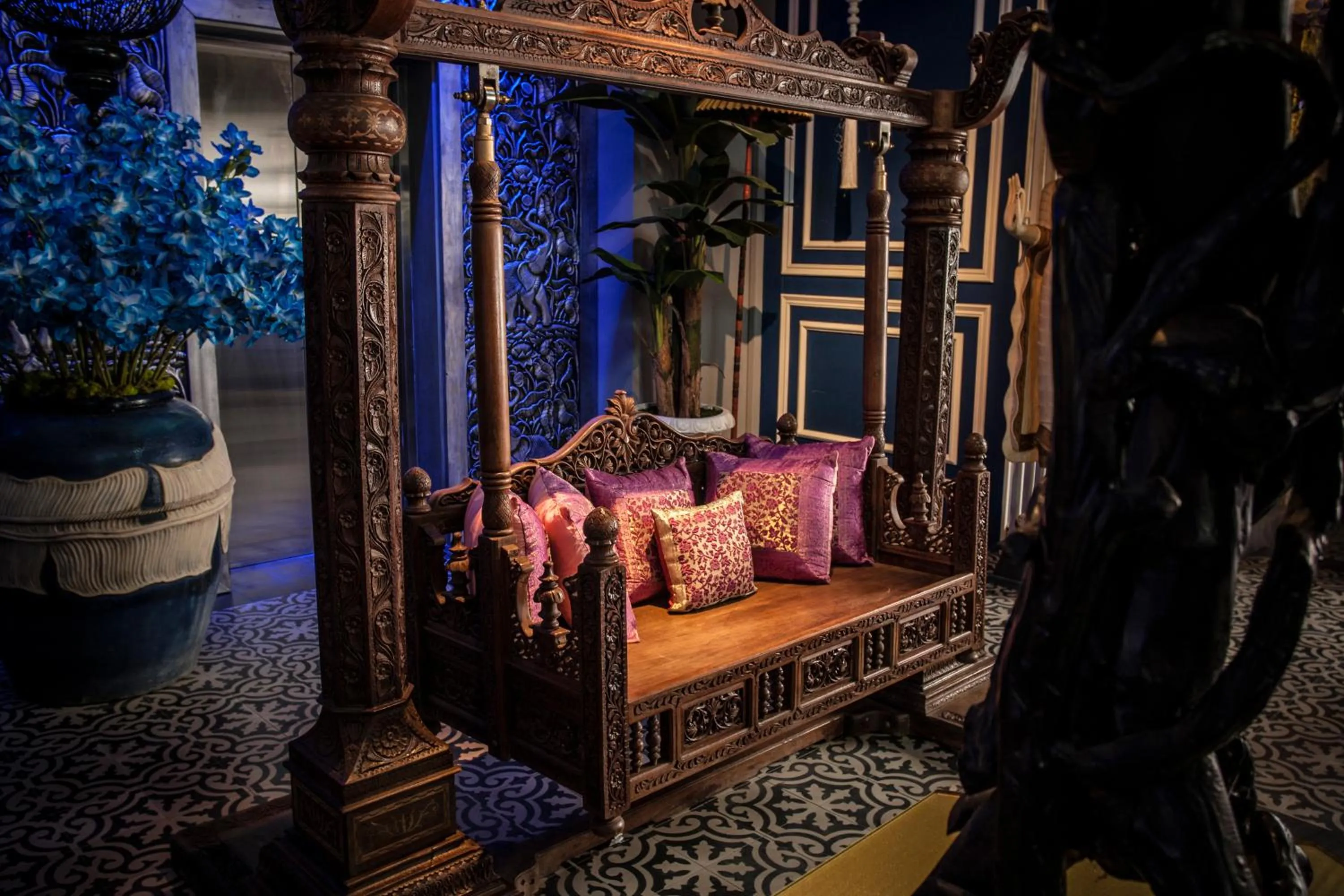 Night in Anna King Hotel