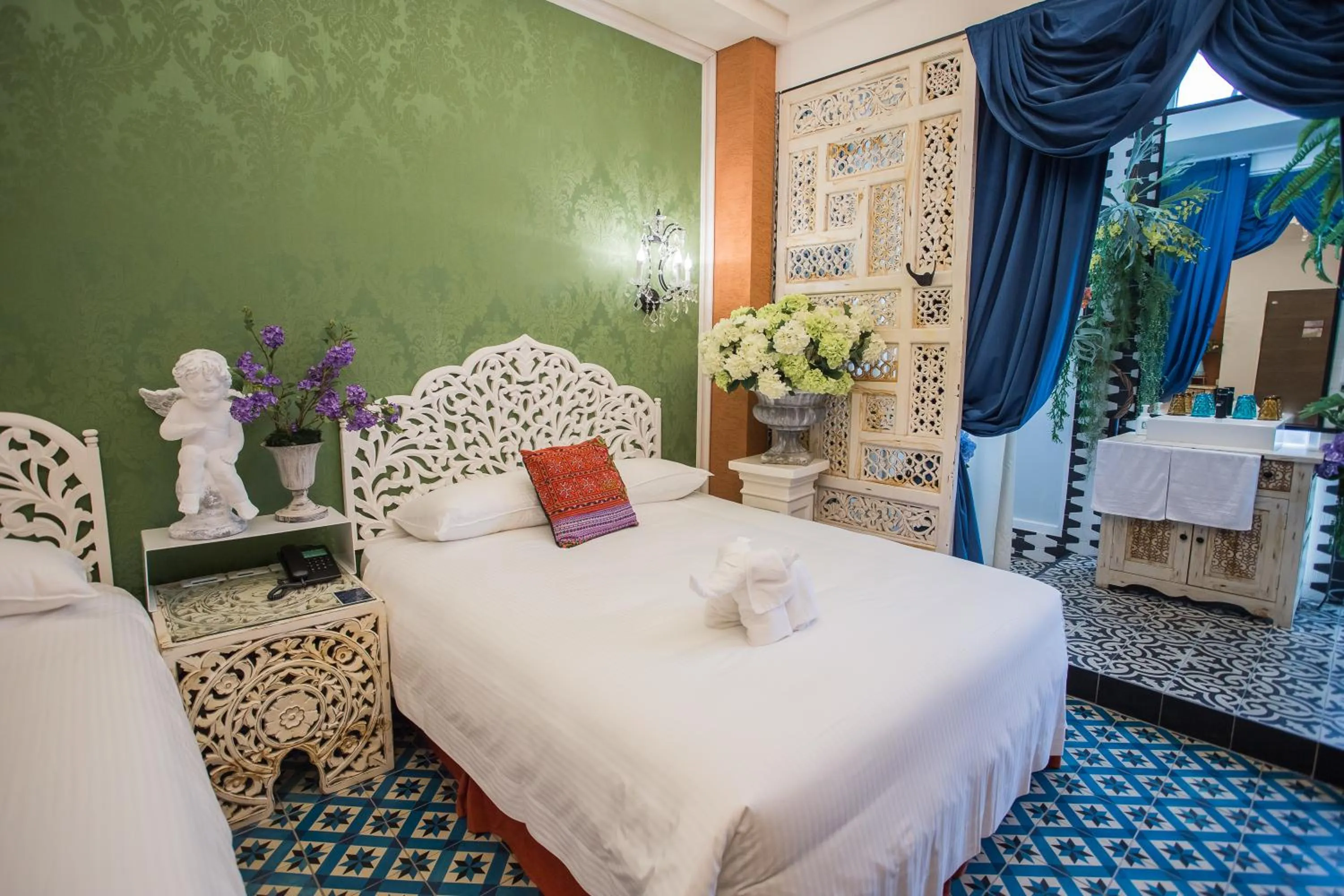 Bed in Anna King Hotel