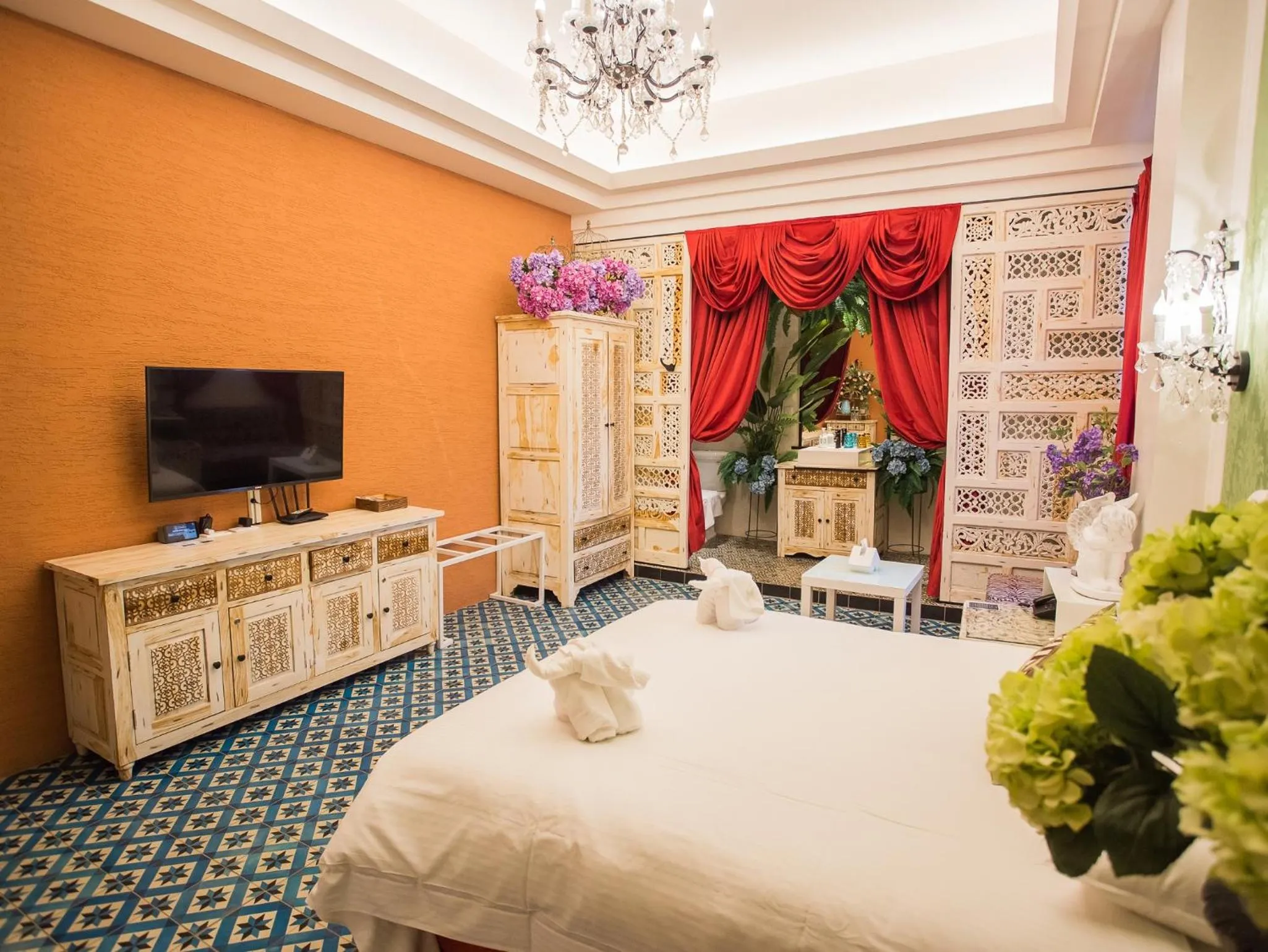 Bed in Anna King Hotel