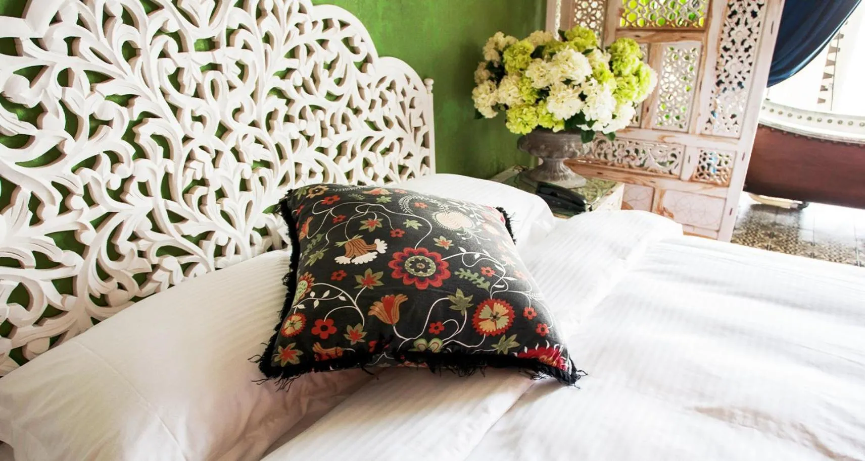 On site, Bed in Anna King Hotel