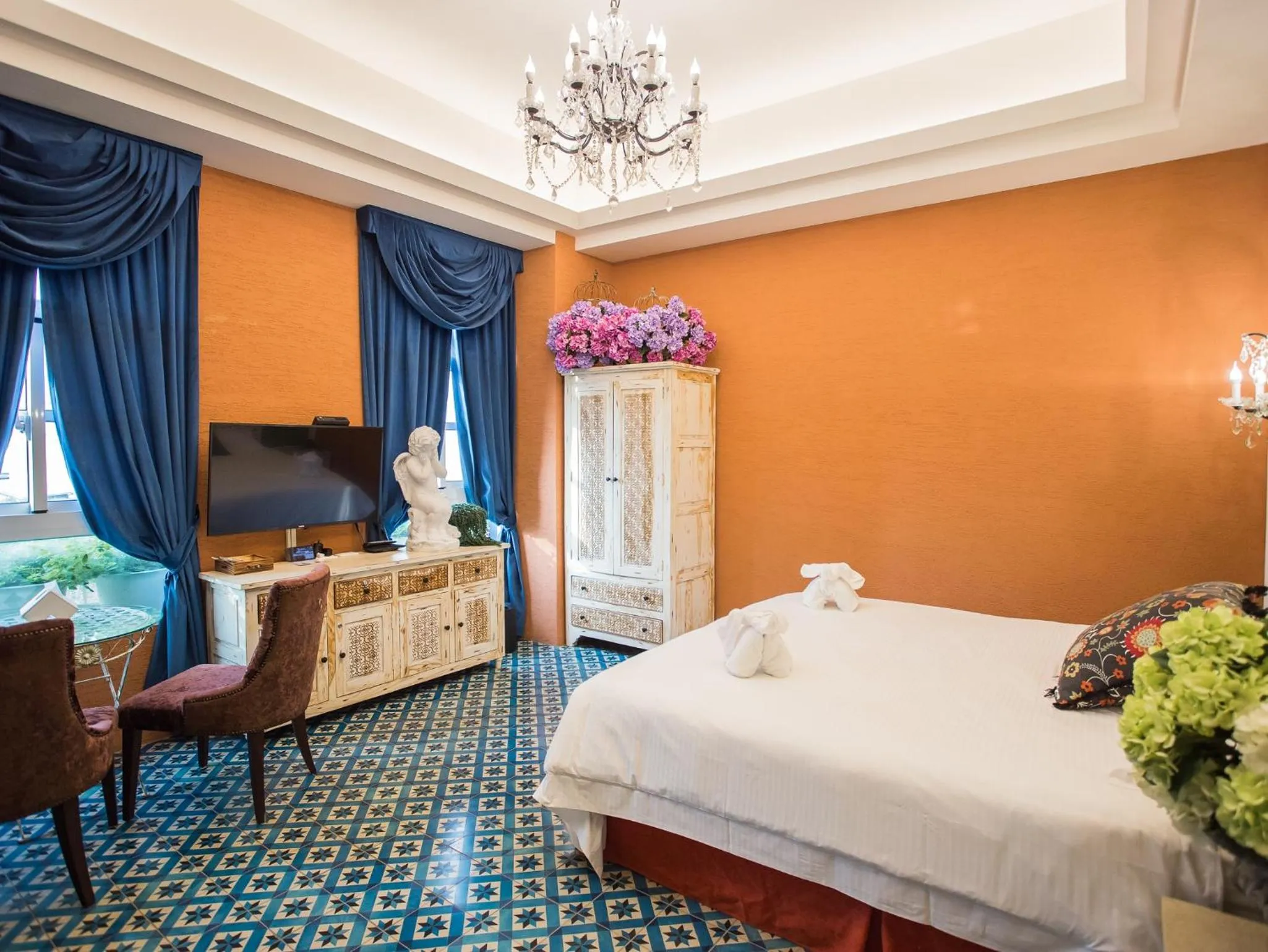 Bed in Anna King Hotel