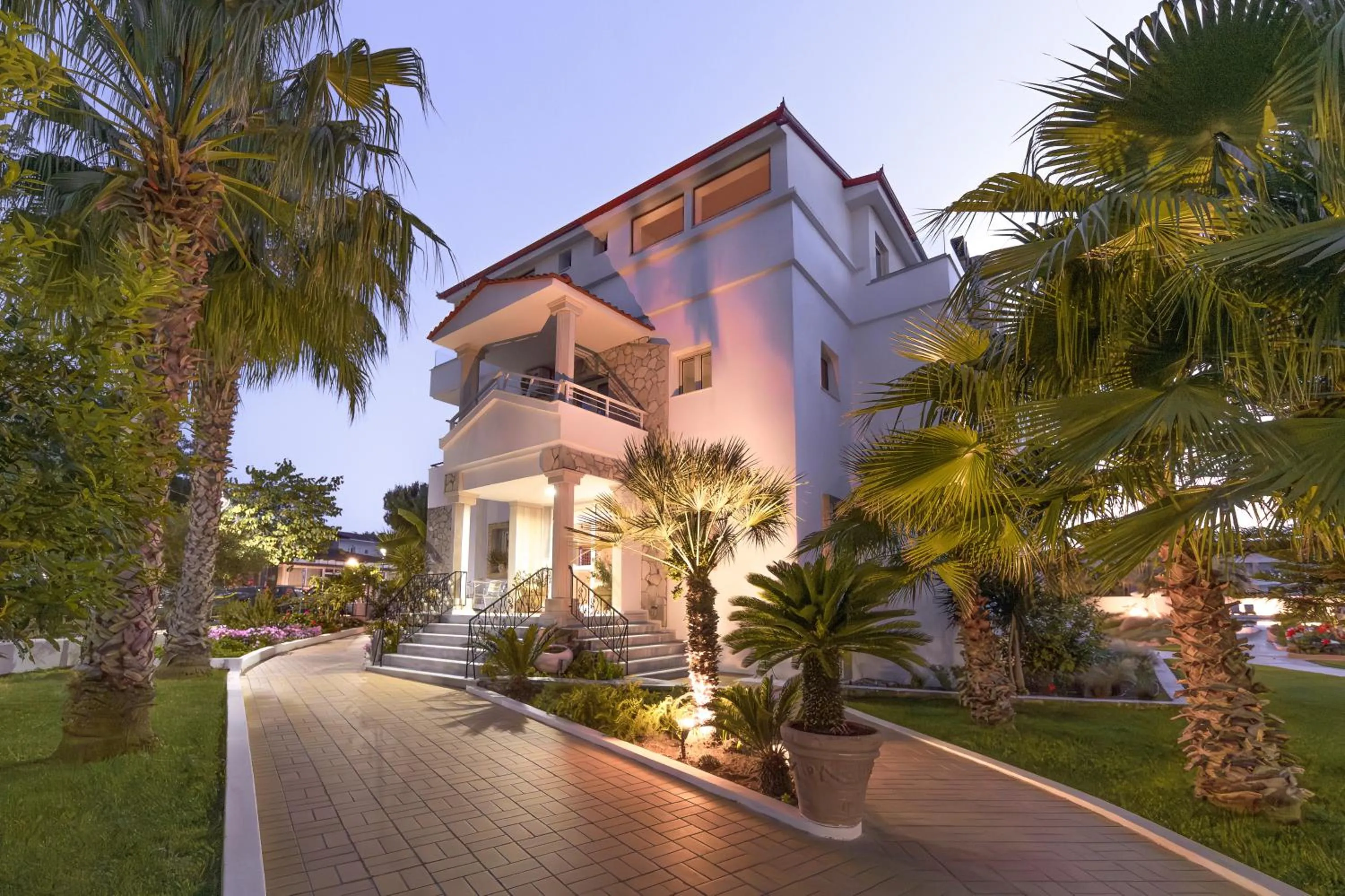 Property building in Tresor Sousouras