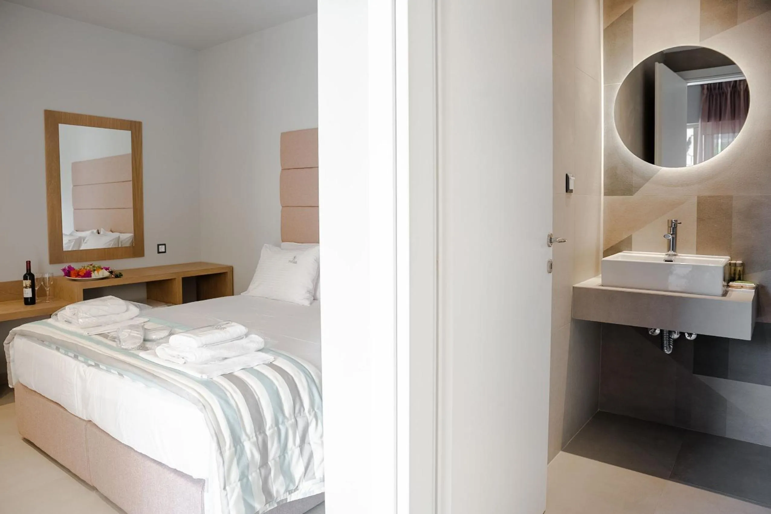 Photo of the whole room, Bed in Tresor Sousouras