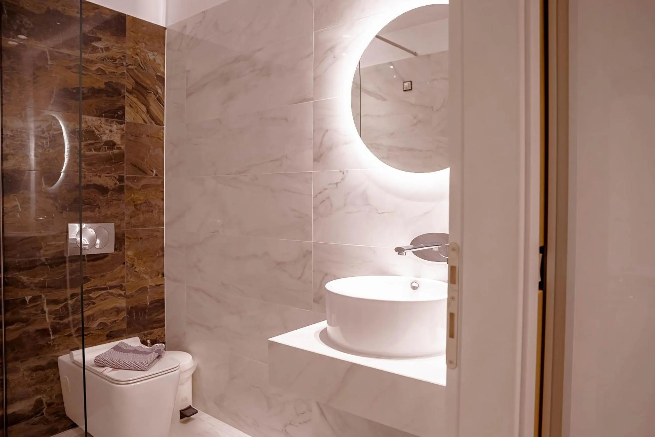 Bathroom in Tresor Sousouras