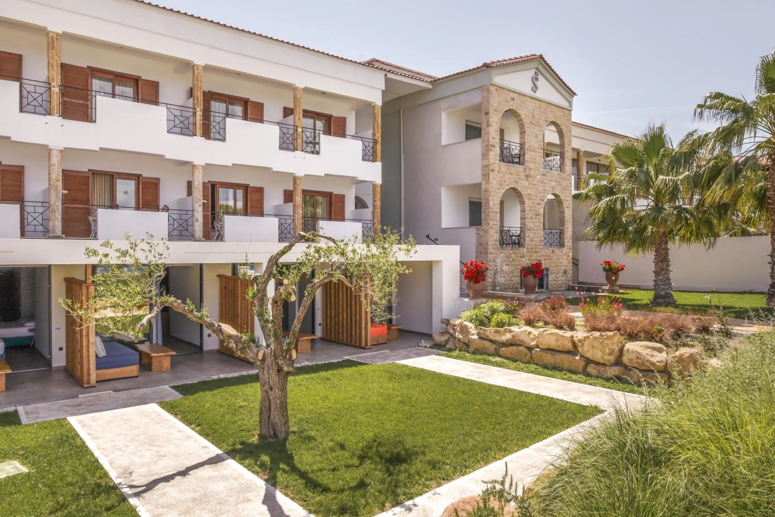 Property building in Tresor Sousouras