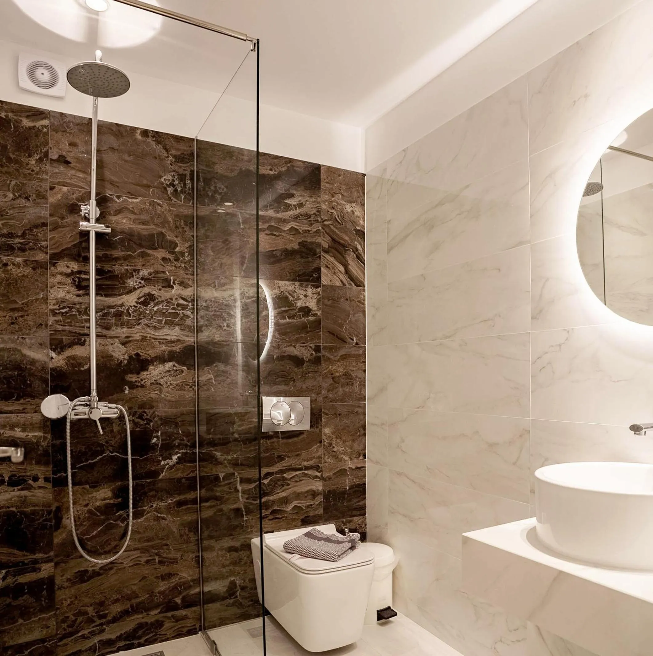 Bathroom in Tresor Sousouras