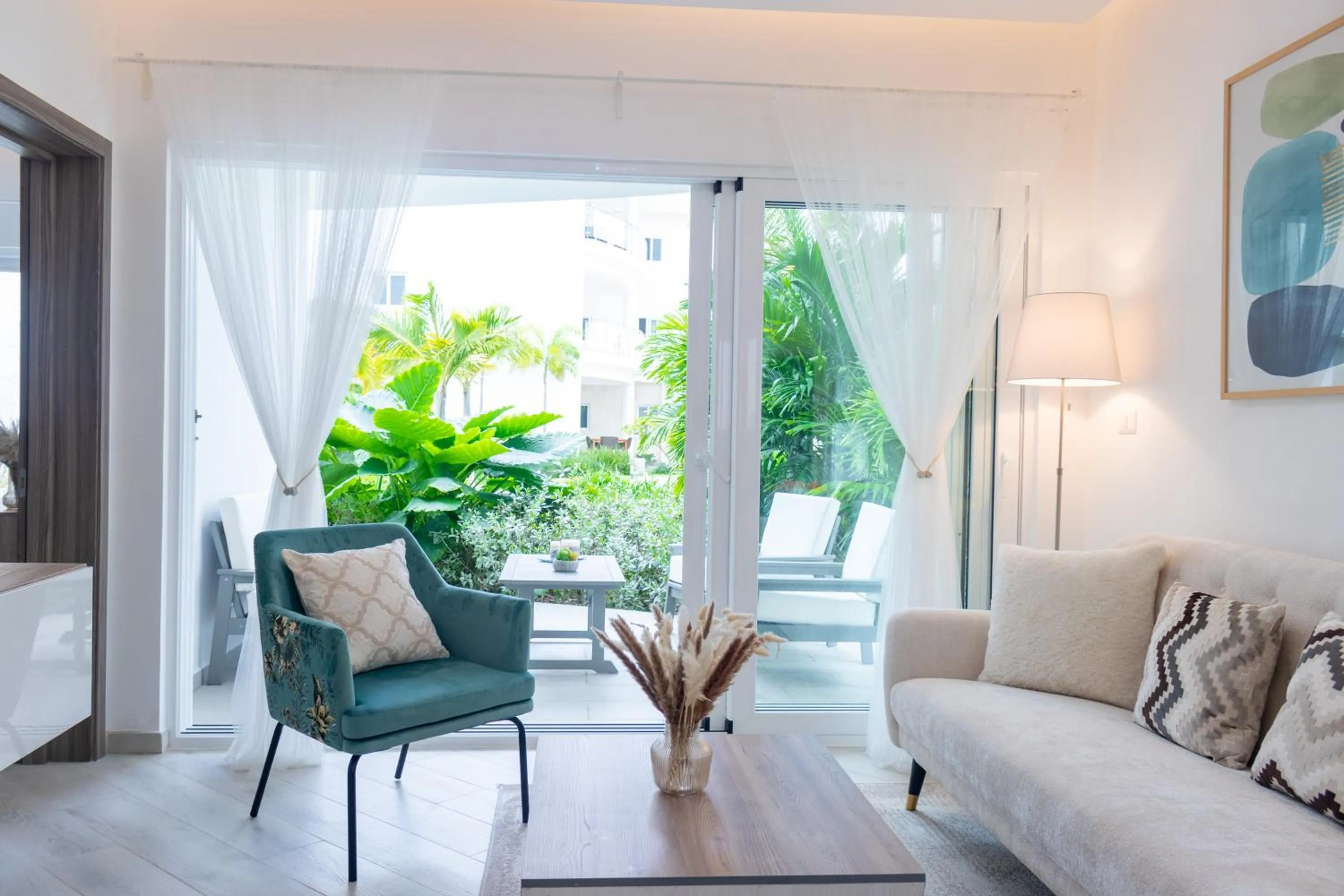 Garden in Family Getaway Apartment - Right On The Beach