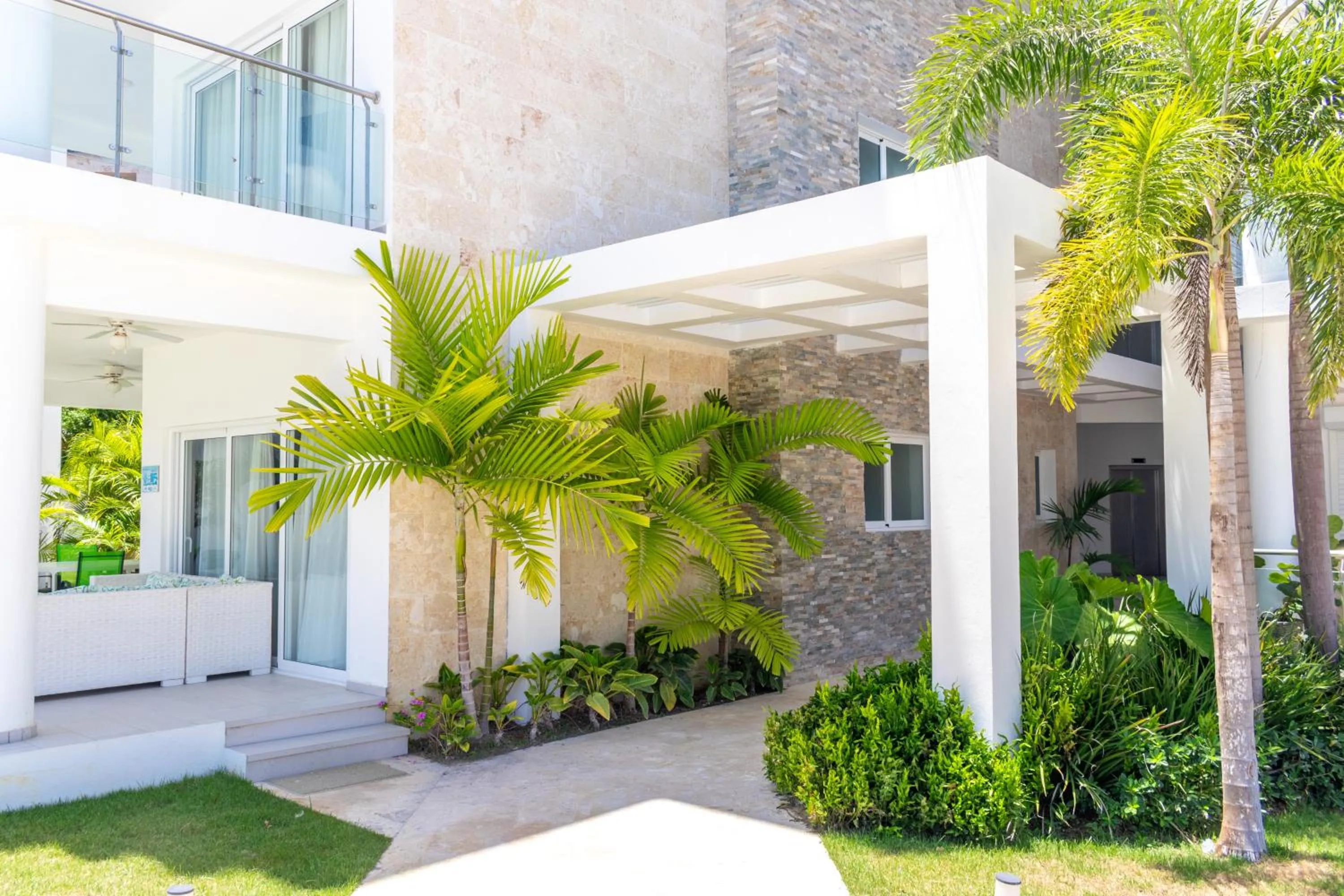 Property building in Family Getaway Apartment - Right On The Beach