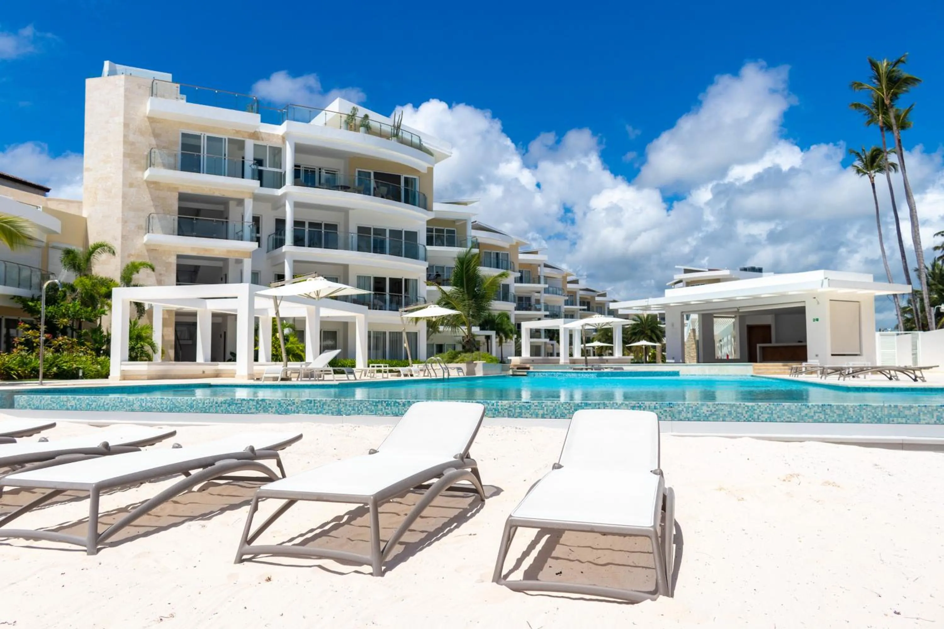 Property building in Family Getaway Apartment - Right On The Beach