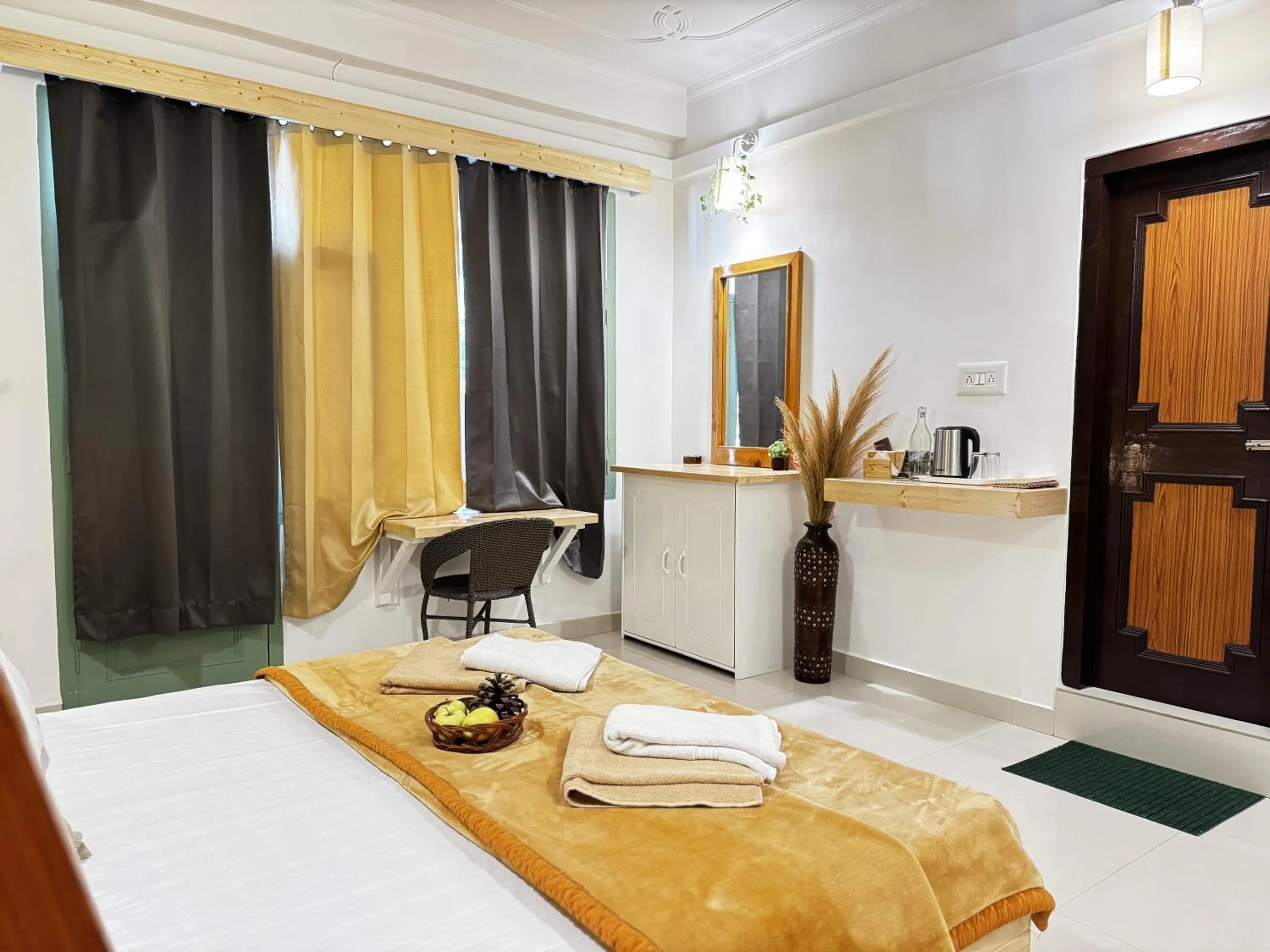 Bedroom in The Royal Orchard Kasol