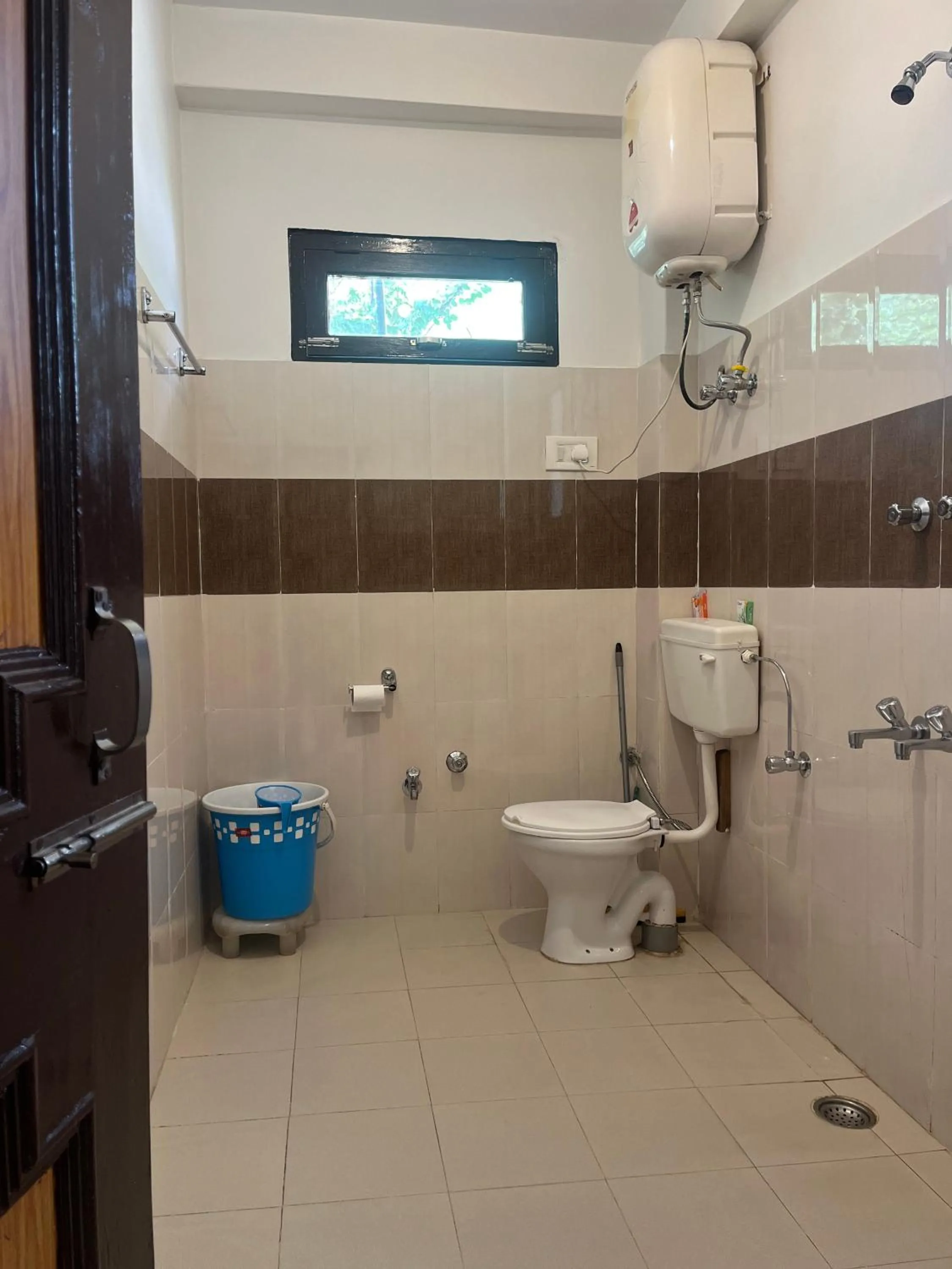 Bathroom in The Royal Orchard Kasol