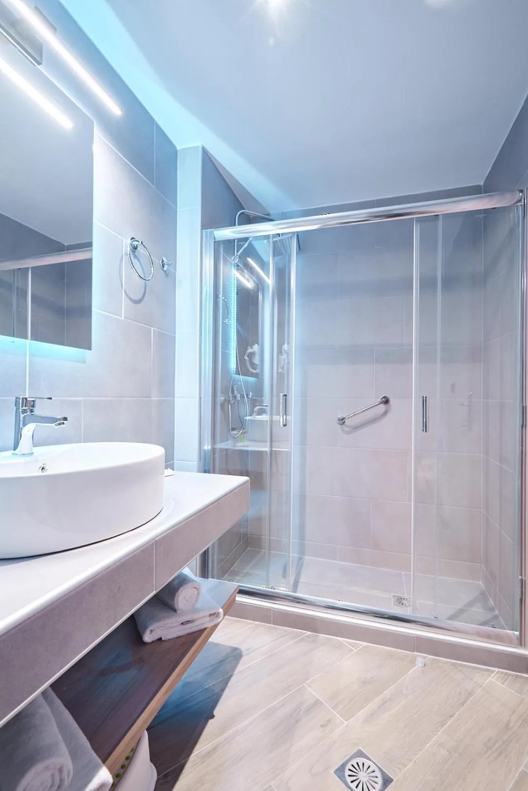 Shower in The Mavili urban stay