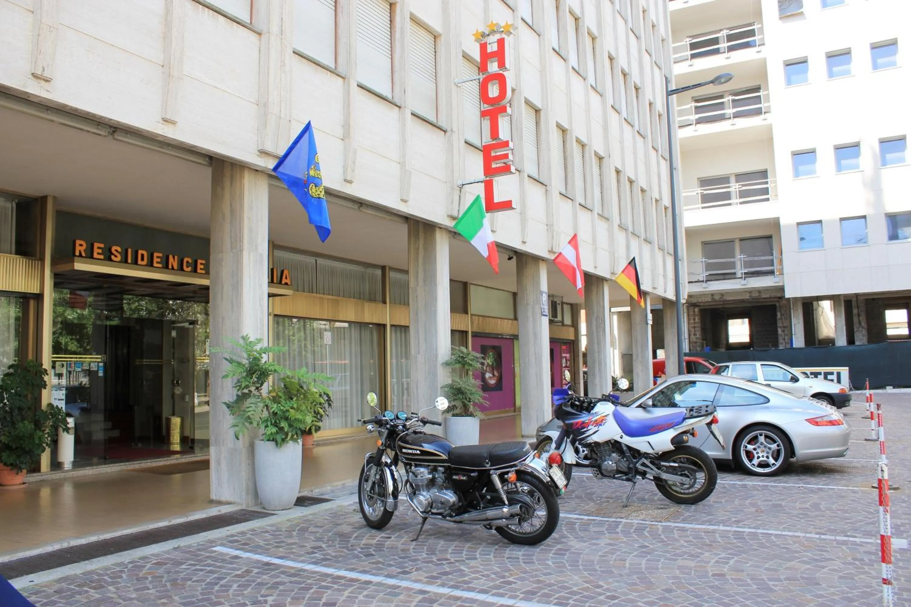 Facade/entrance in Albergo Residence Italia Vintage Hotel