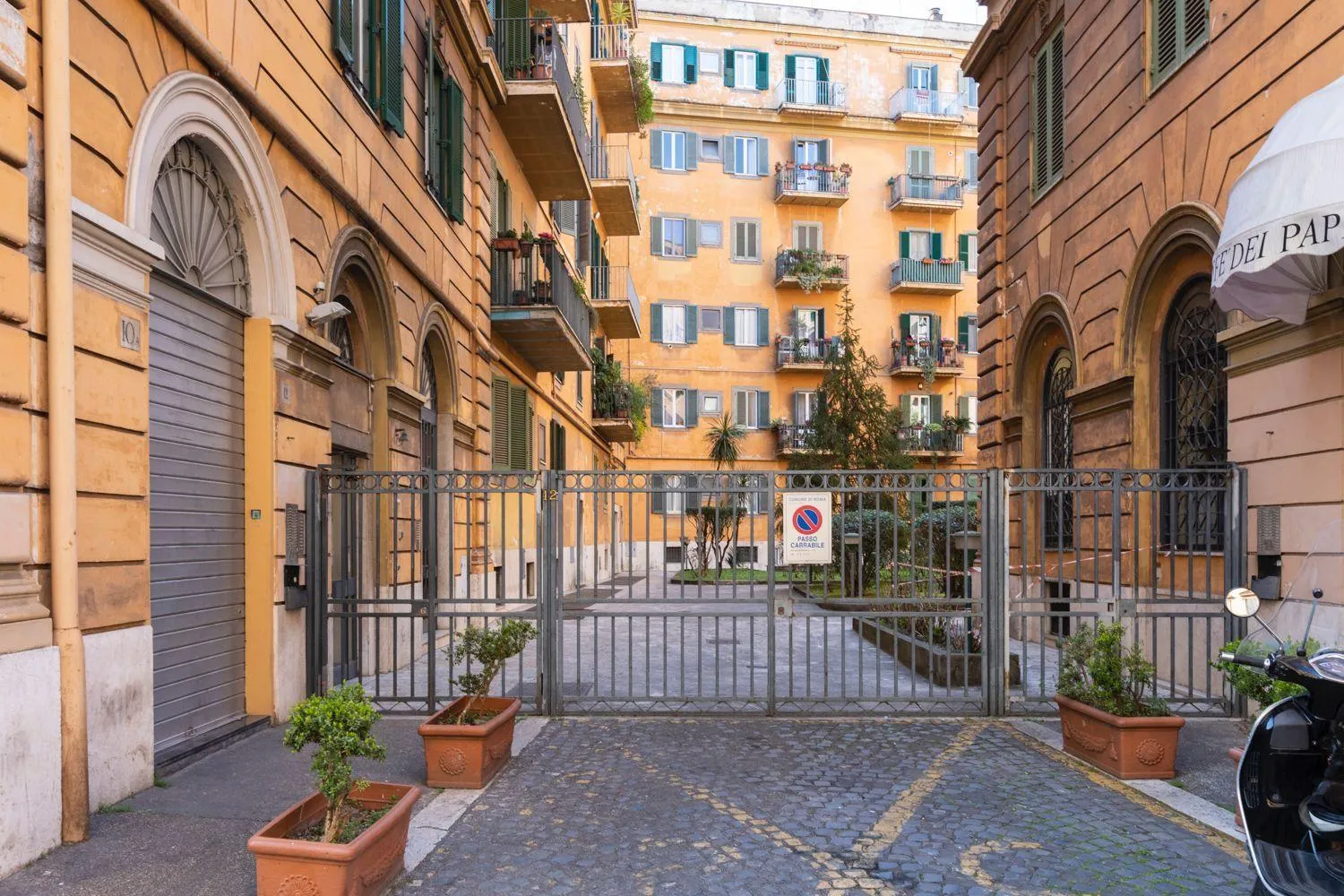 Facade/entrance in Il sogno di Amelie