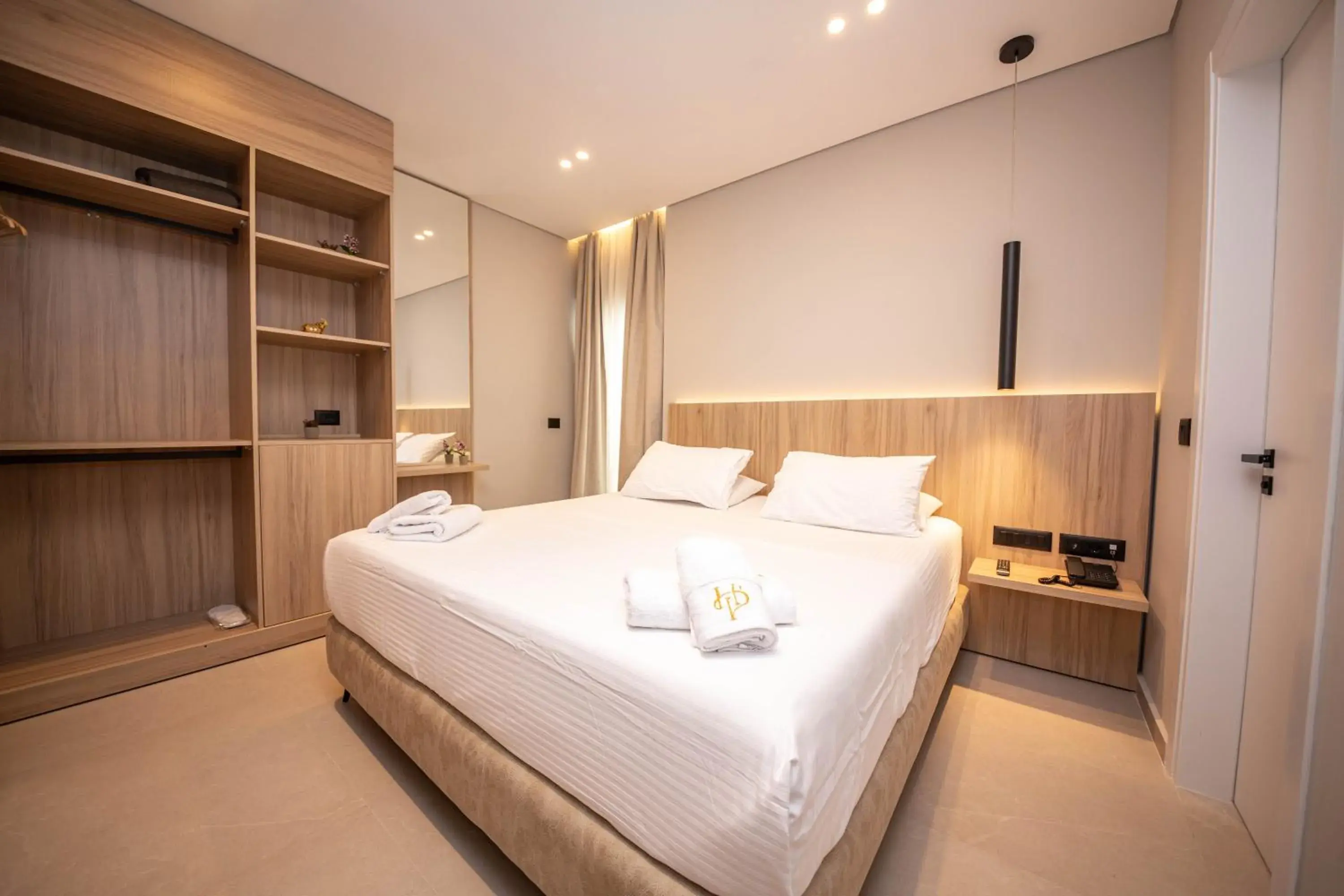 Deluxe Double Room with Side Sea View in Hotel Portanova Deluxe Double Room with Side Sea View in Hotel Portanova