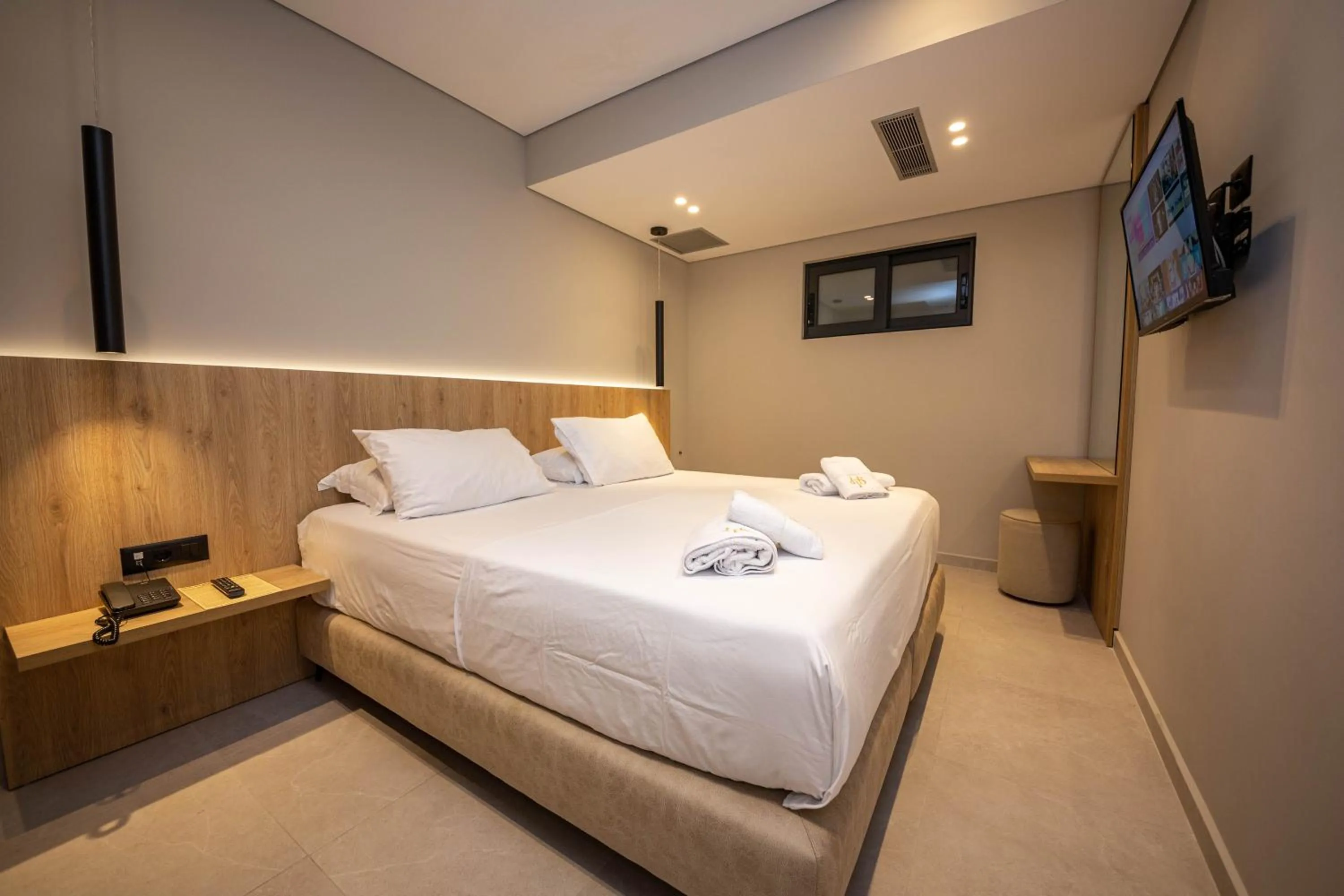 Budget Double Room - Ground Floor (no window/no view) in Hotel Portanova