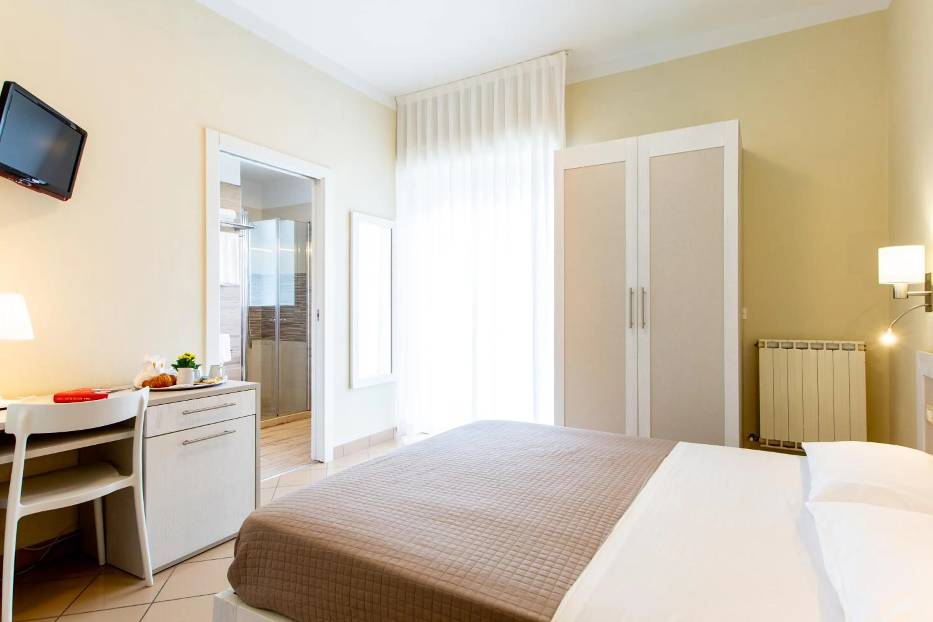 Bedroom, Bed in Hotel Lungomare