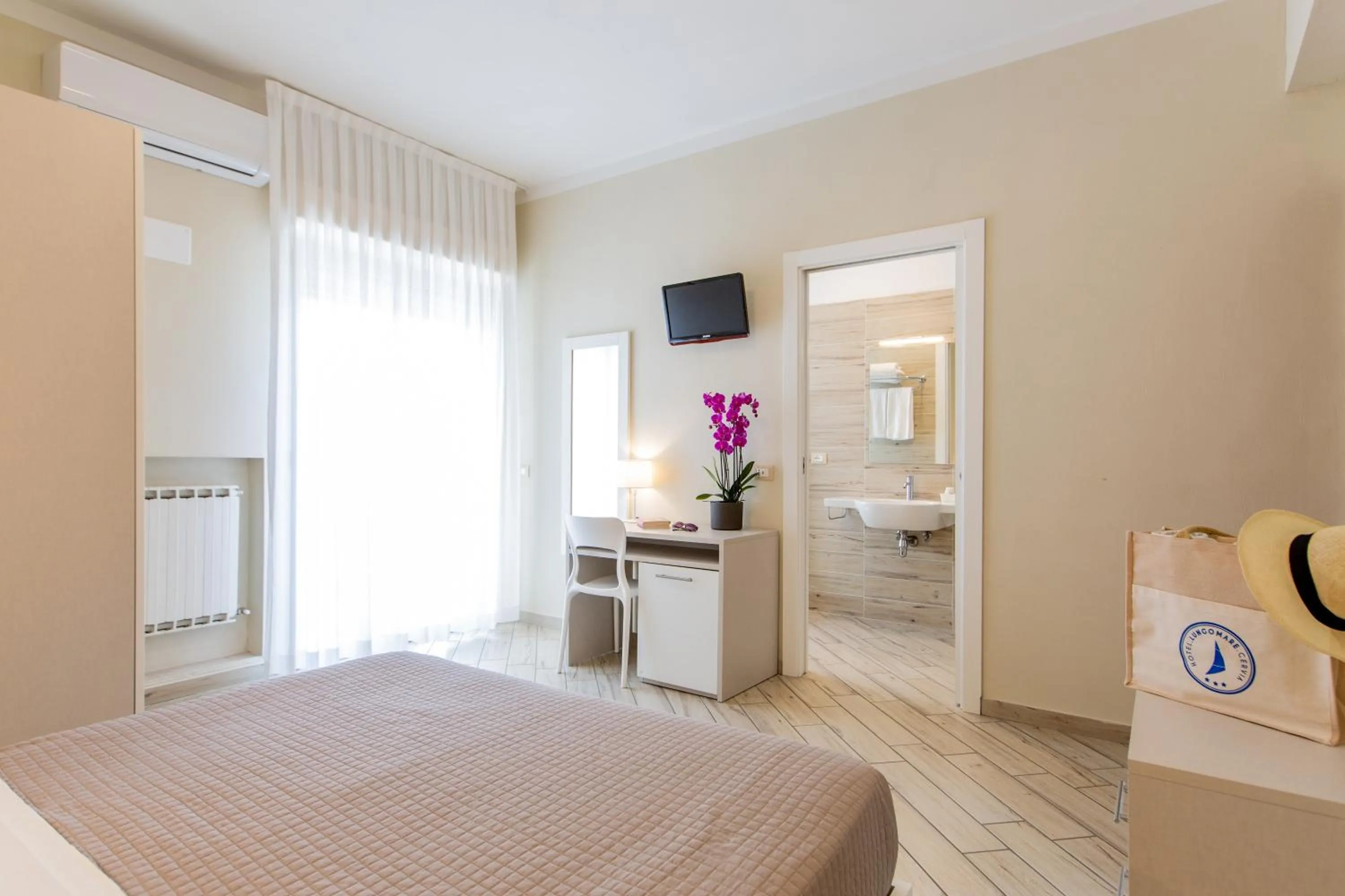 Bedroom, Bed in Hotel Lungomare