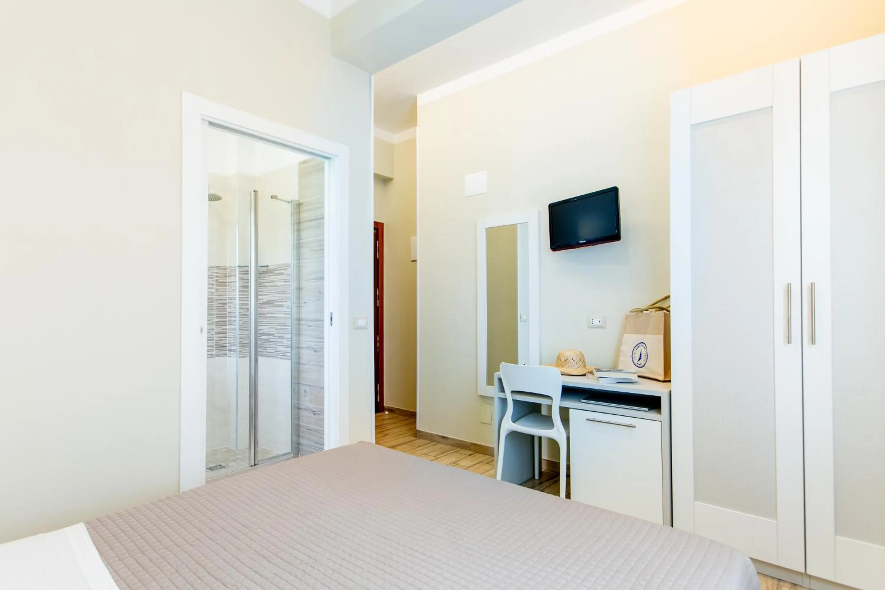 Bedroom, Bed in Hotel Lungomare