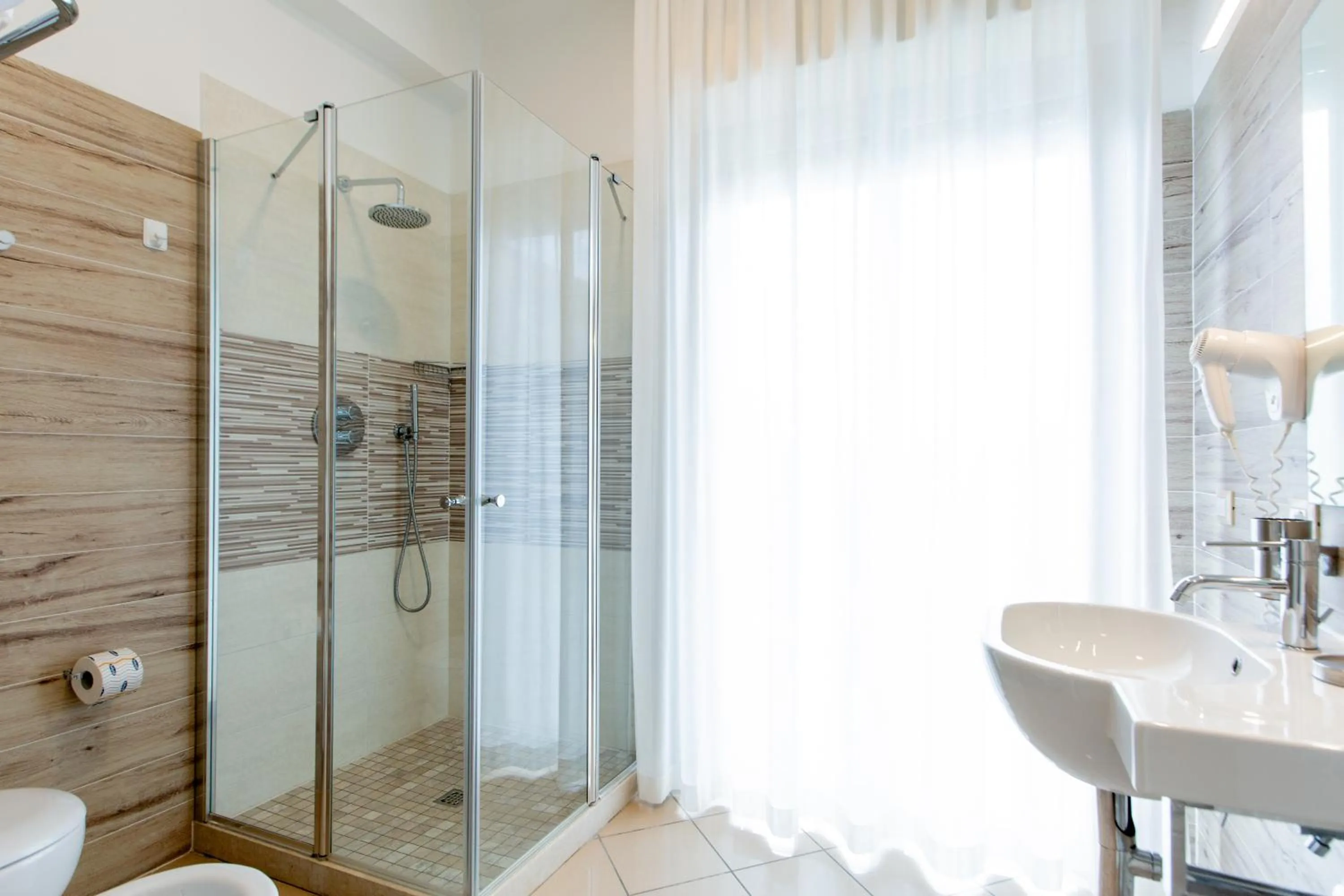 Bathroom in Hotel Lungomare