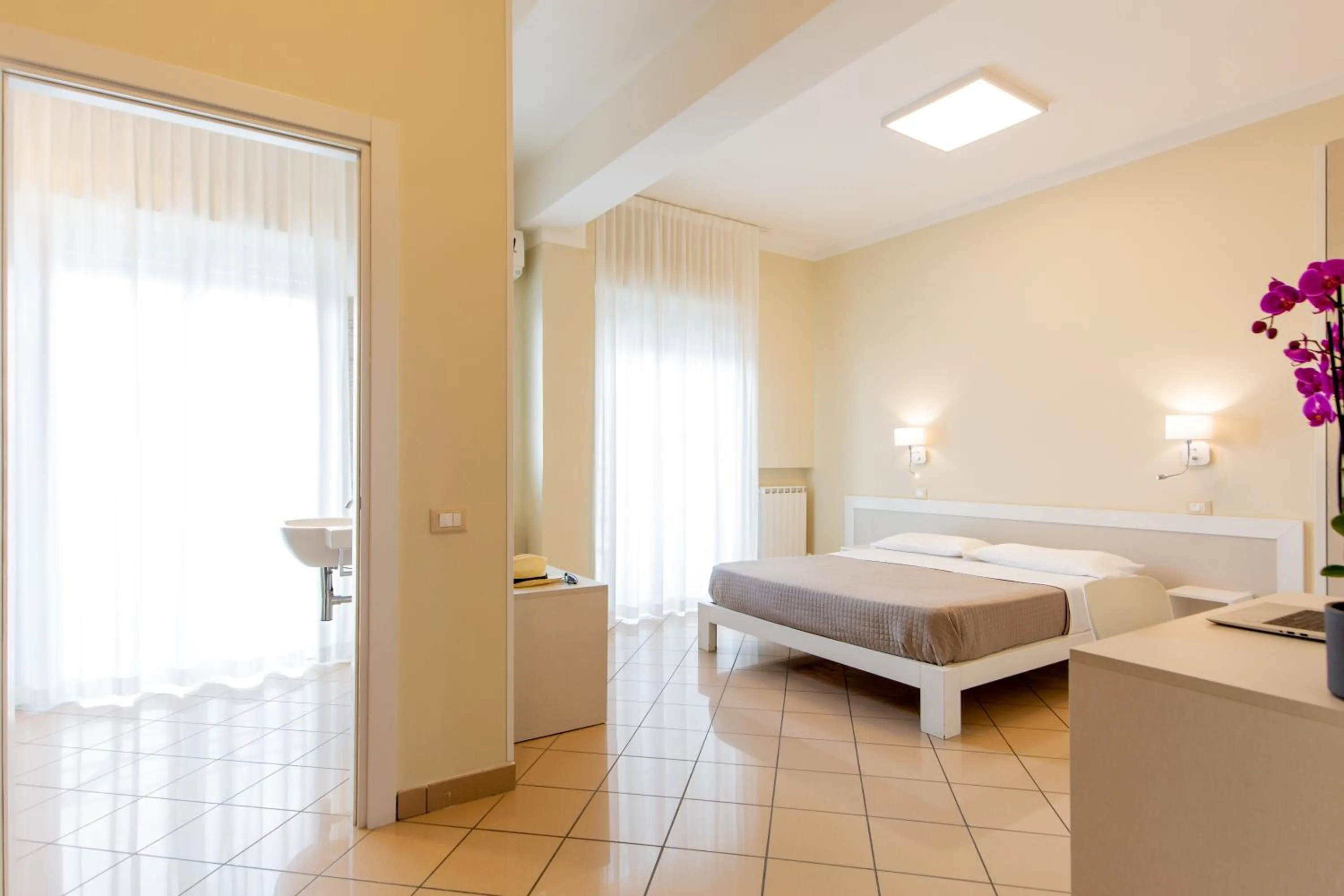 Bedroom, Bed in Hotel Lungomare