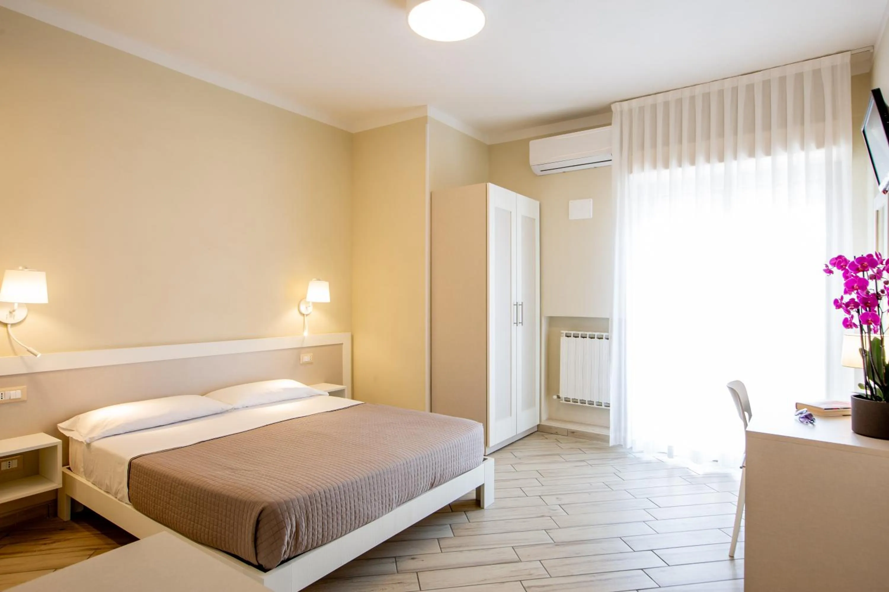 Bedroom, Bed in Hotel Lungomare