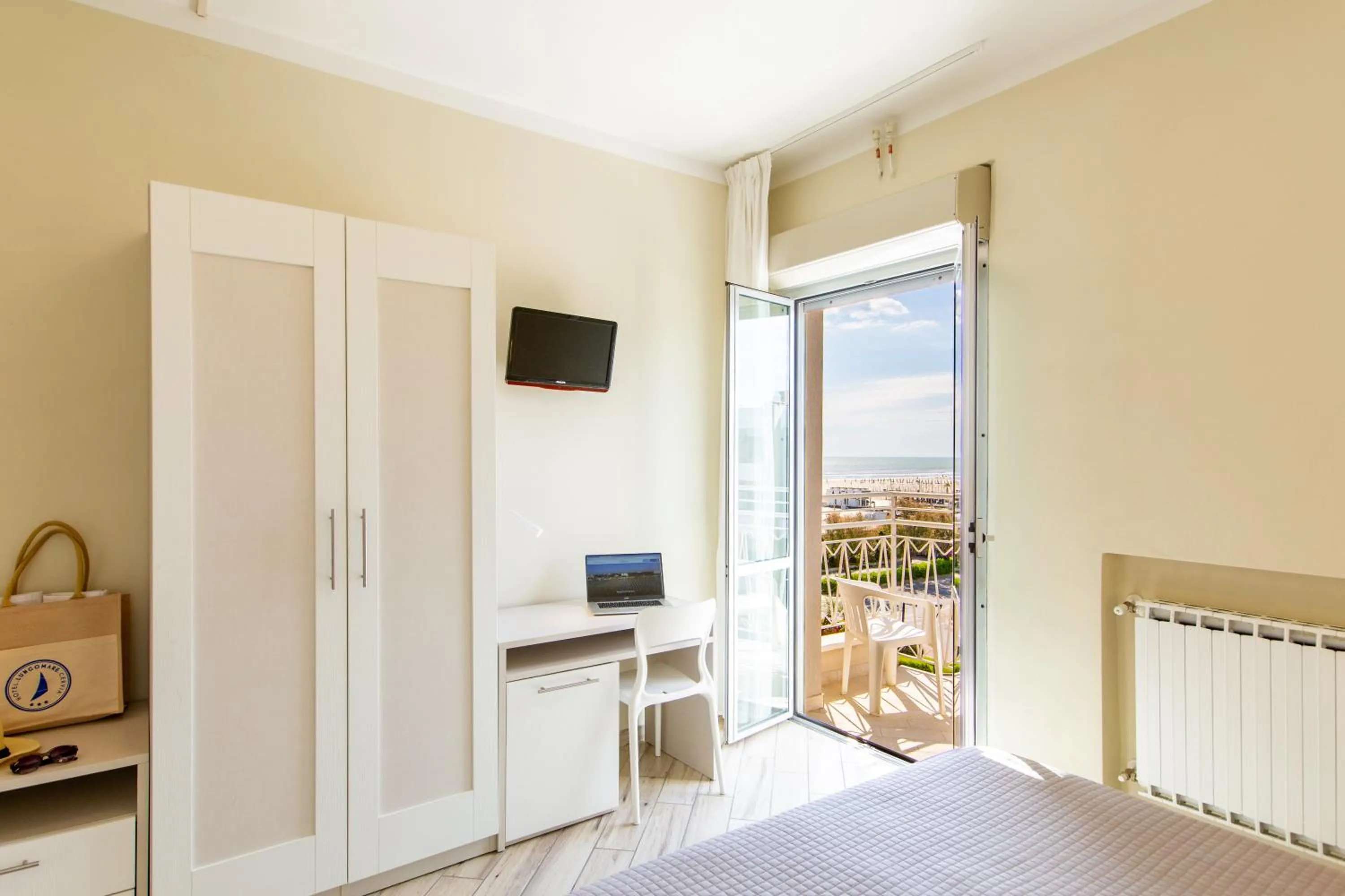 Bedroom in Hotel Lungomare