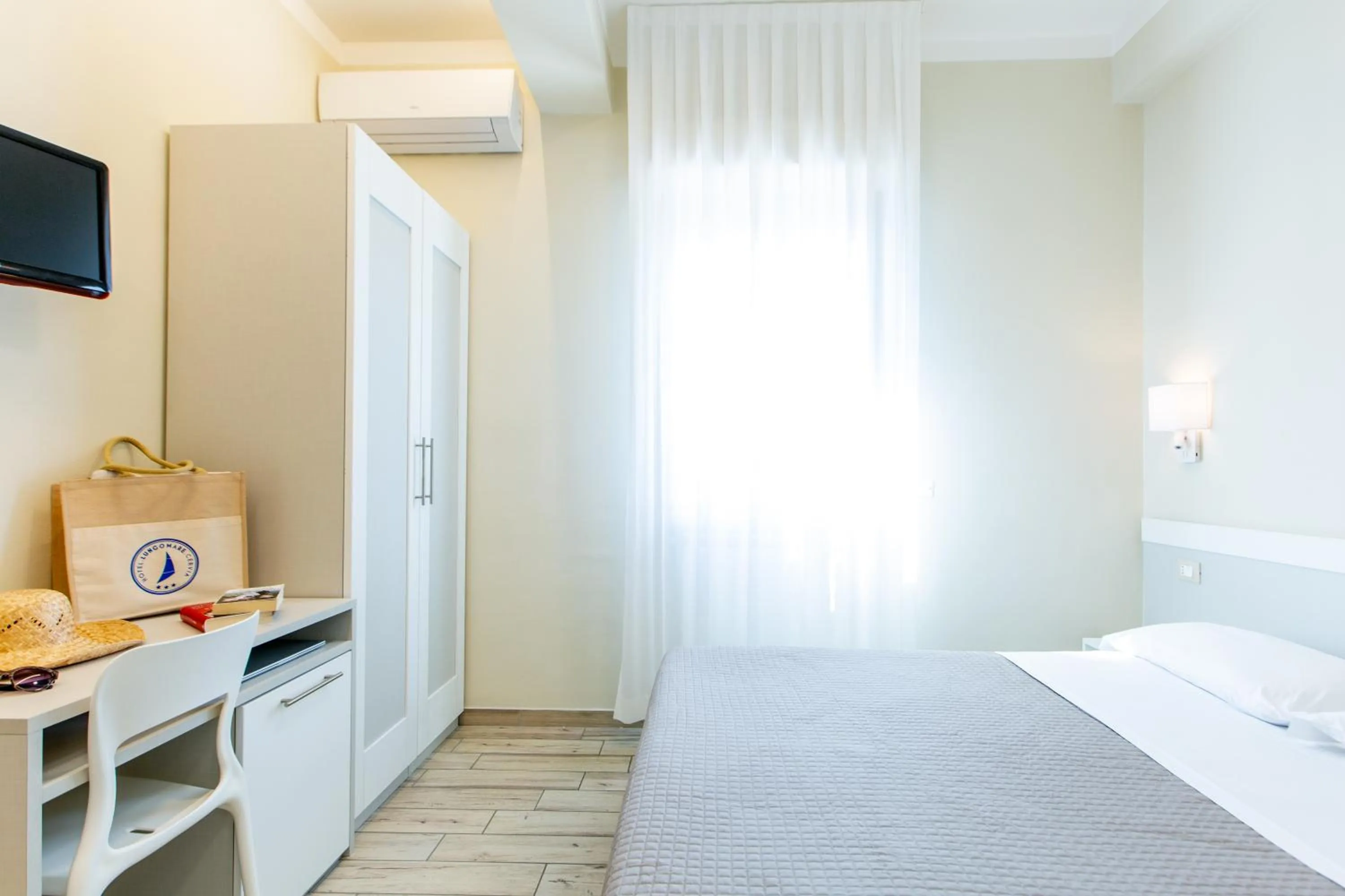 Bedroom, Bed in Hotel Lungomare