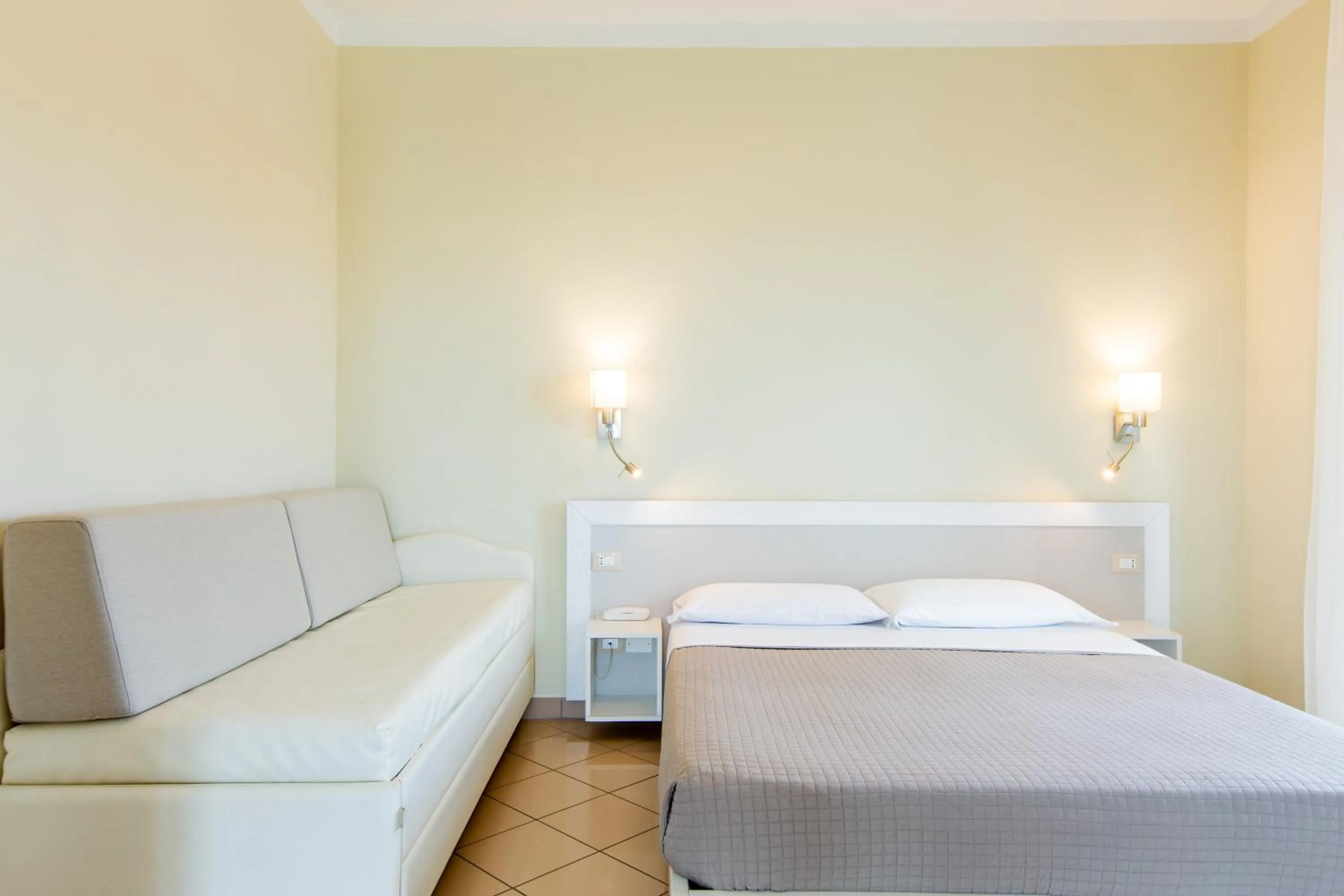 Bedroom, Bed in Hotel Lungomare