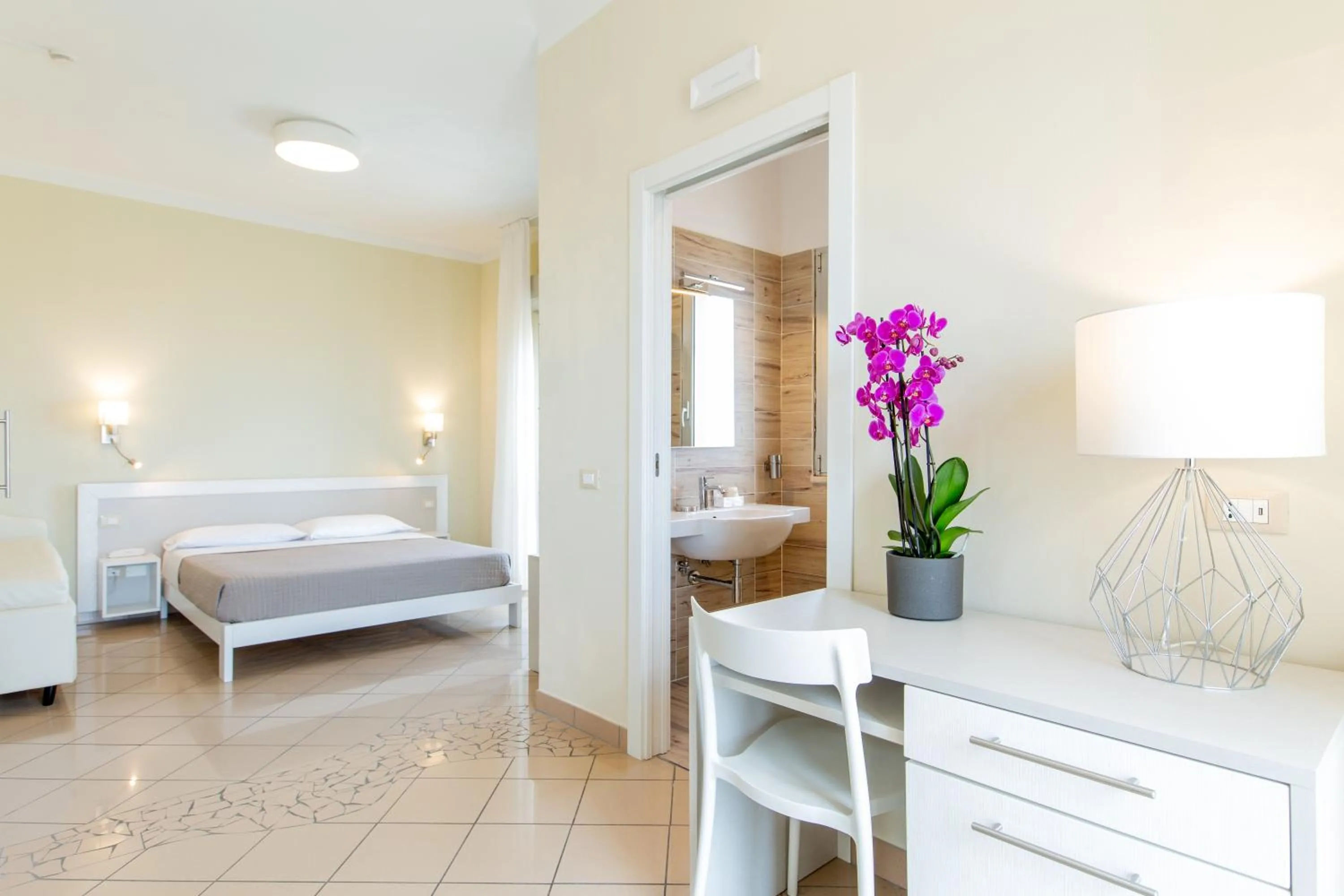 Bedroom, Bed in Hotel Lungomare