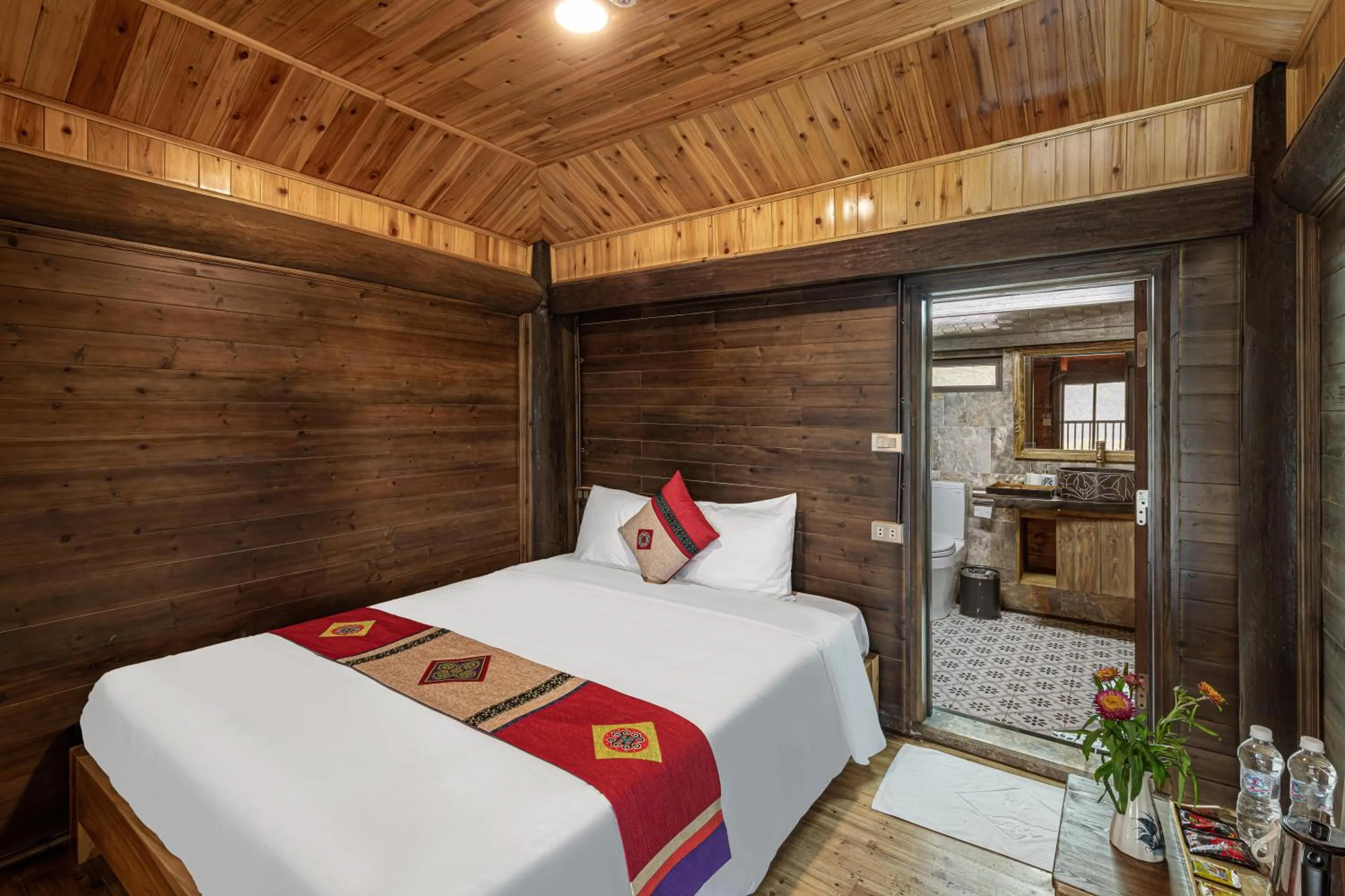 Shower, Bed in Sin Chai Ecolodge