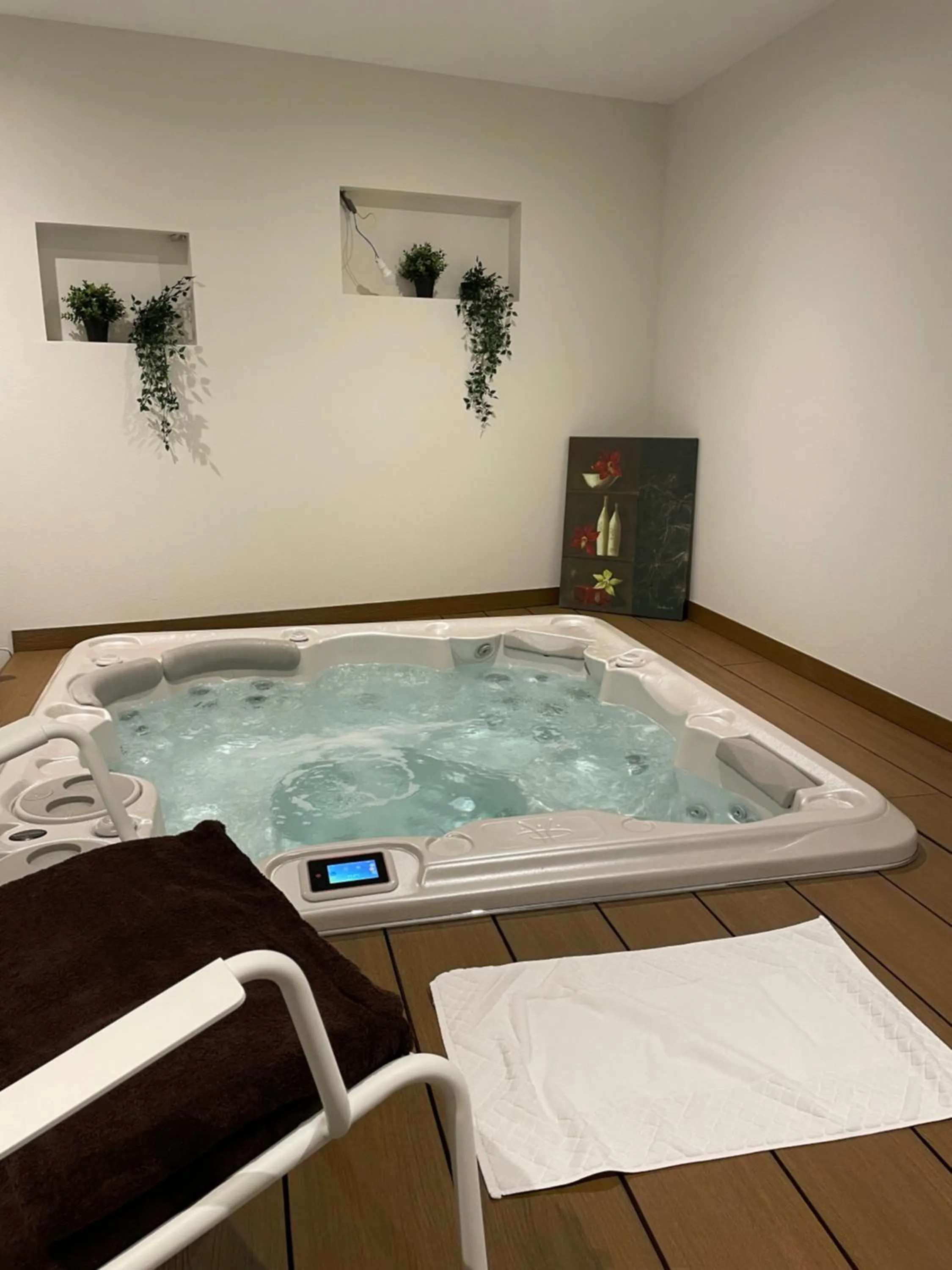 Hot Tub in Logis HOTEL DU PARC