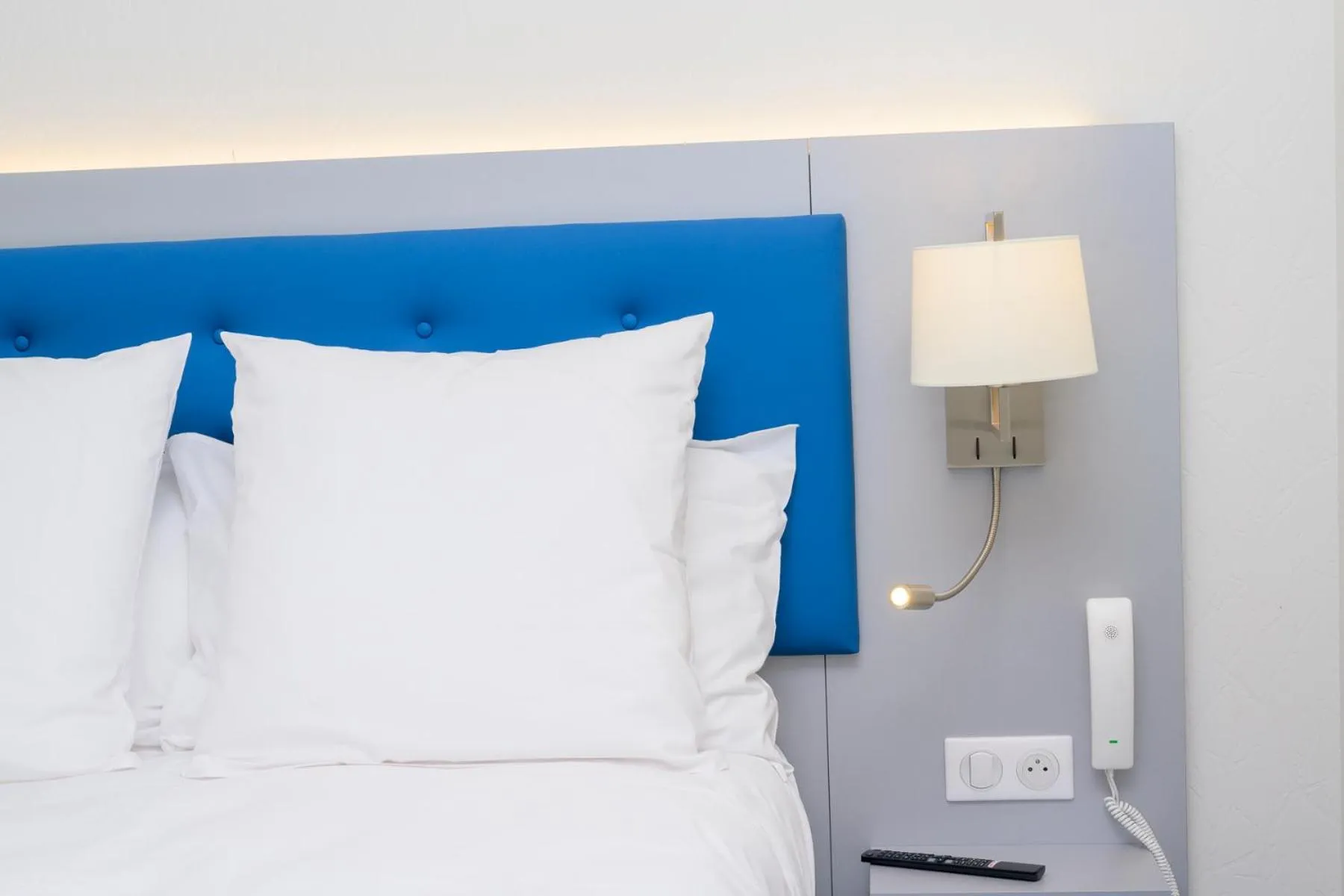 Bed in Logis HOTEL DU PARC