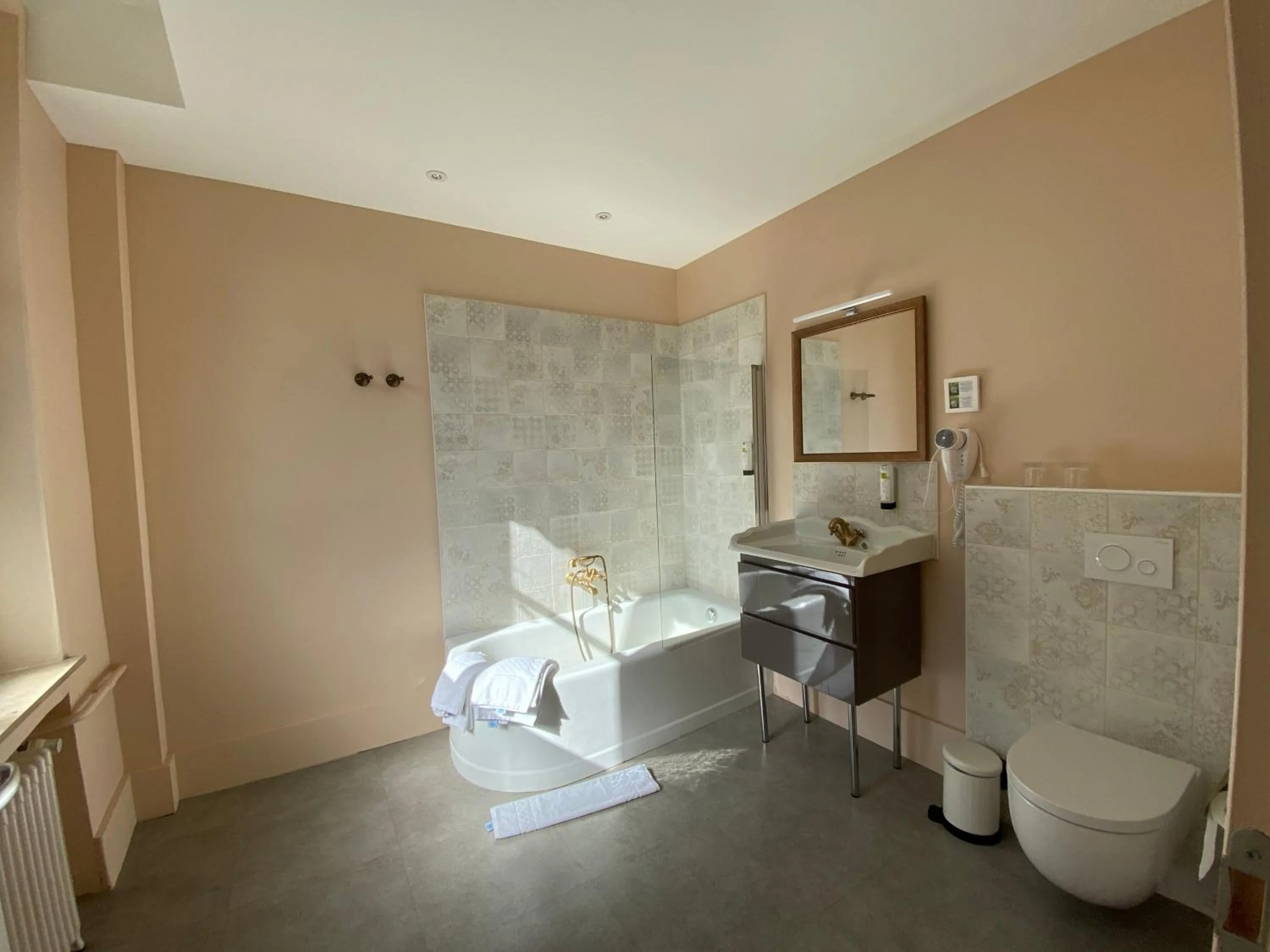 Bathroom in Logis HOTEL DU PARC