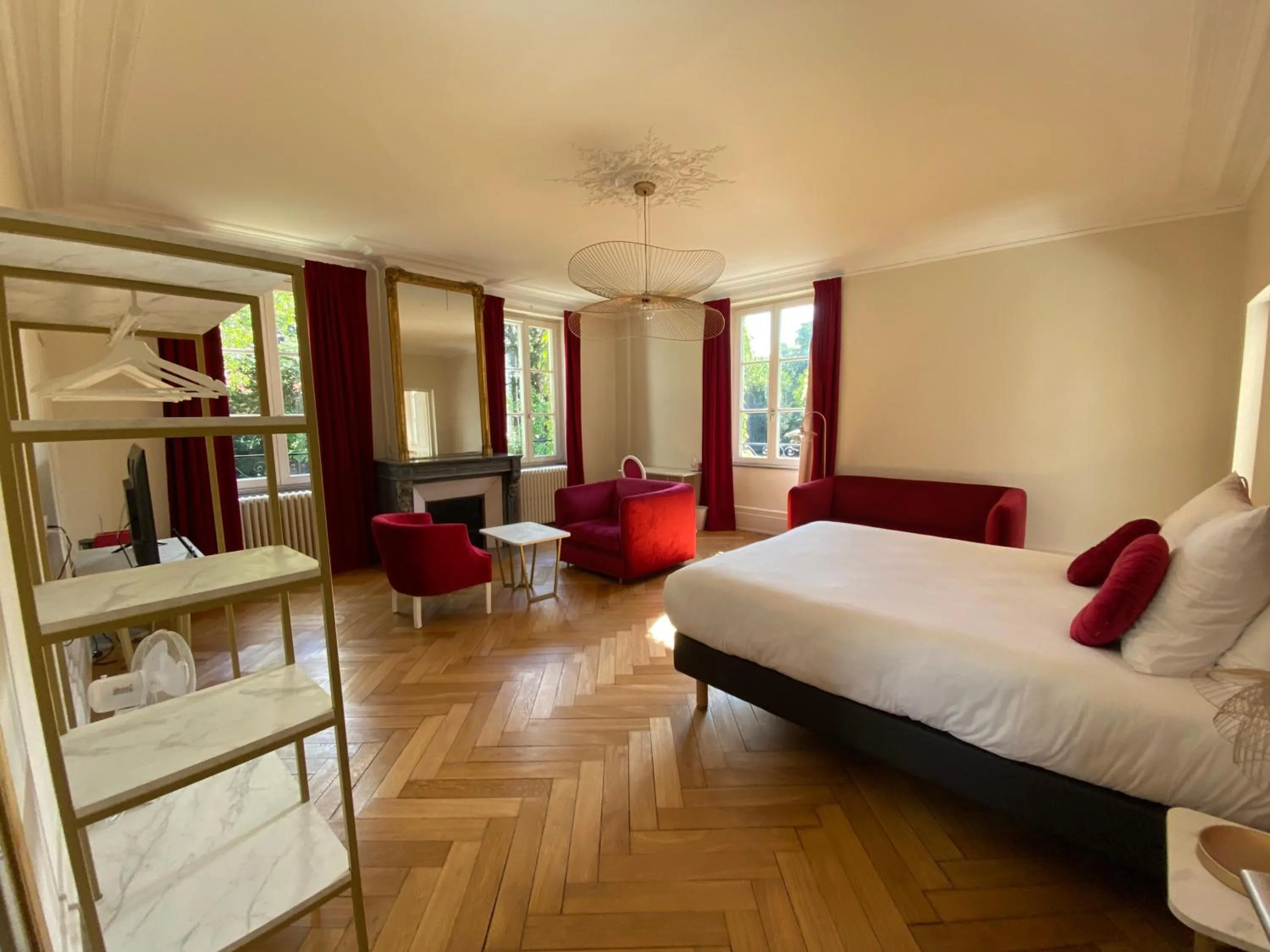 Photo of the whole room, Bed in Logis HOTEL DU PARC