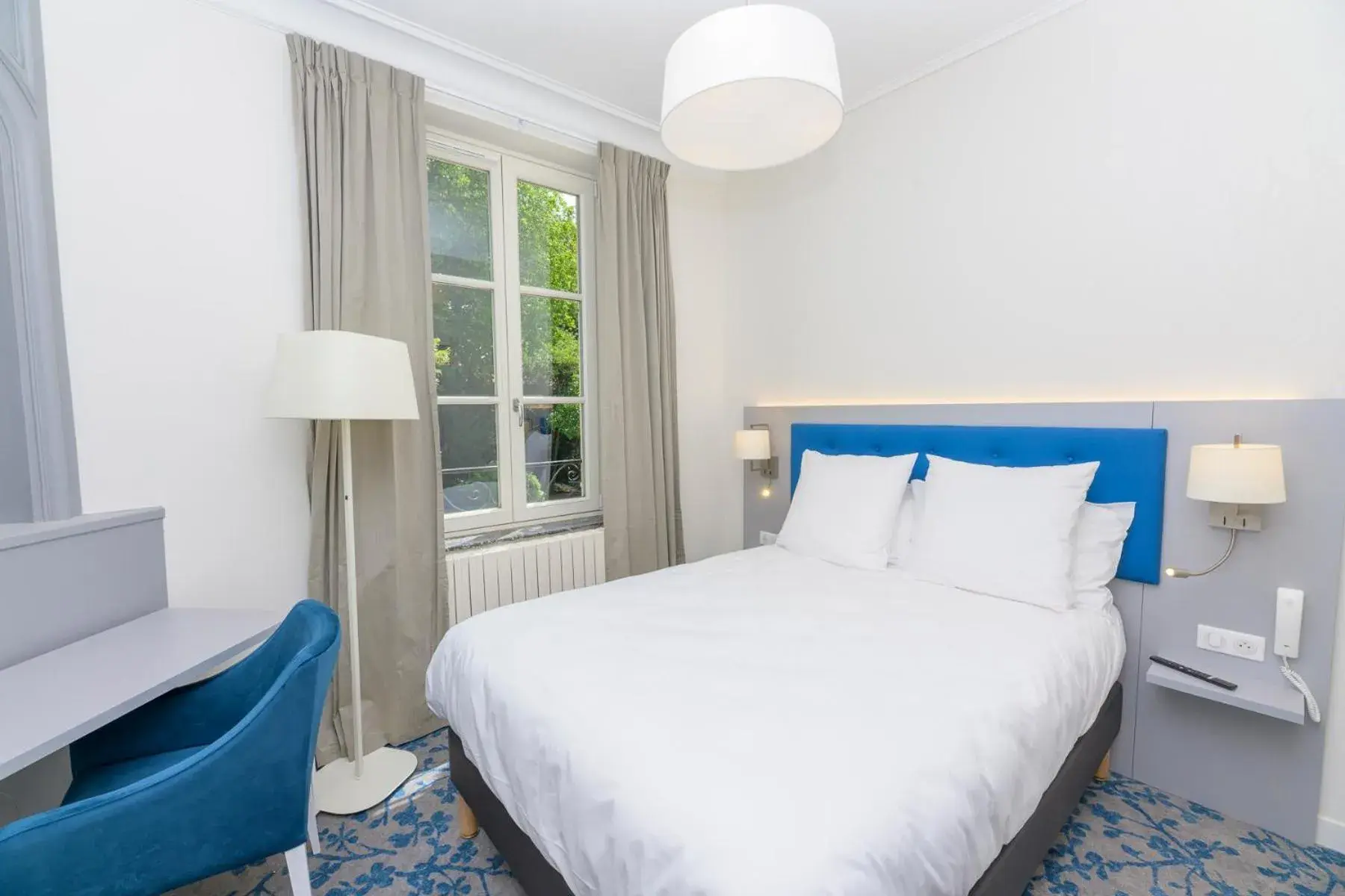 Photo of the whole room, Bed in Logis HOTEL DU PARC Photo of the whole room, Bed in Logis HOTEL DU PARC