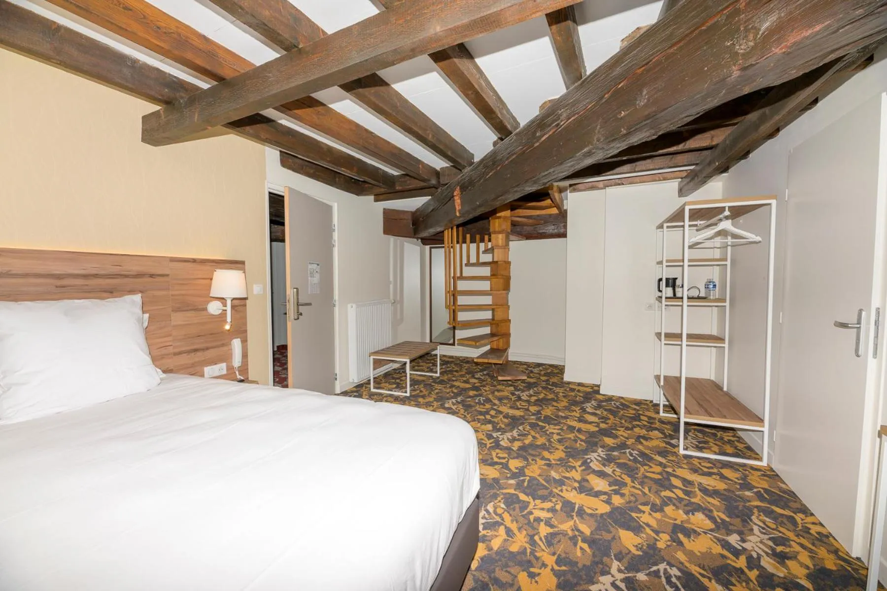 Photo of the whole room, Bed in Logis HOTEL DU PARC