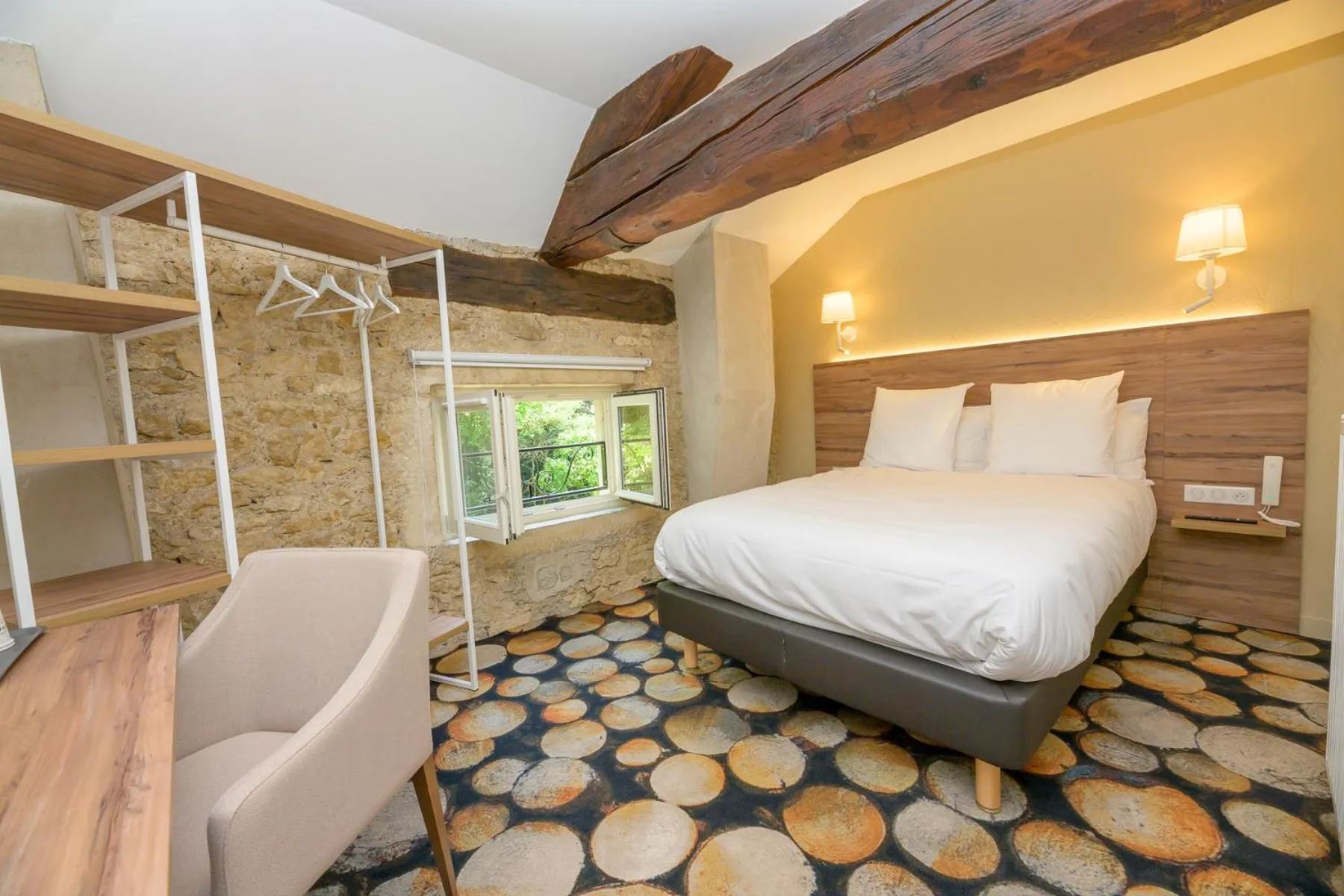 Photo of the whole room, Bed in Logis HOTEL DU PARC